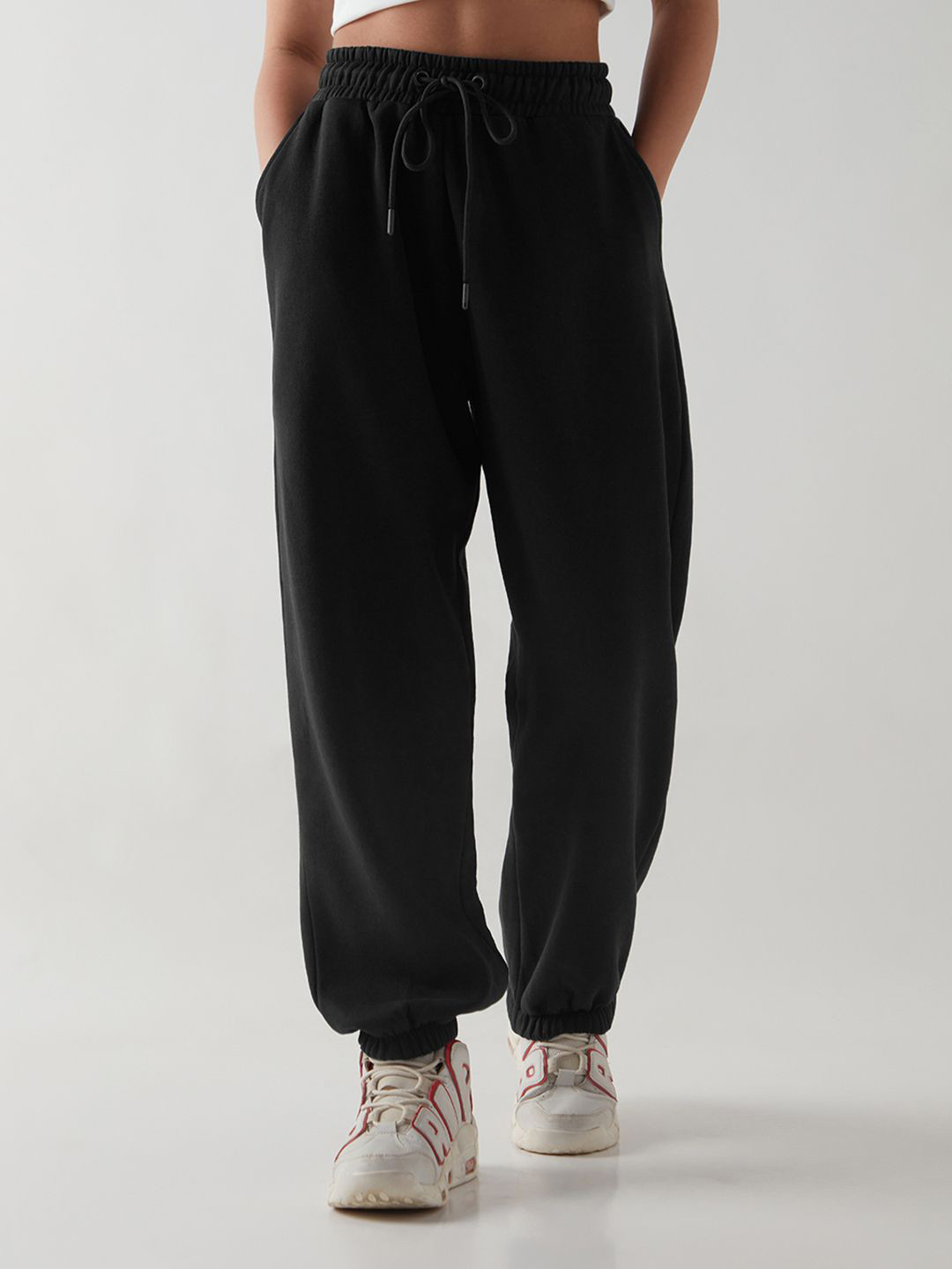 

Bewakoof Women Relaxed Fit Mid Rise Joggers, Black