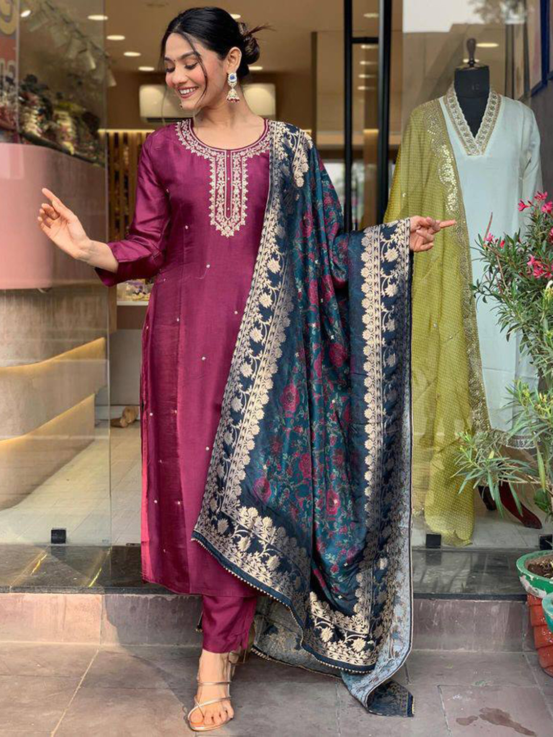 

KALINI Ethnic Motifs Embroidered Regular Gotta Patti Straight Kurta with Trousers, Purple