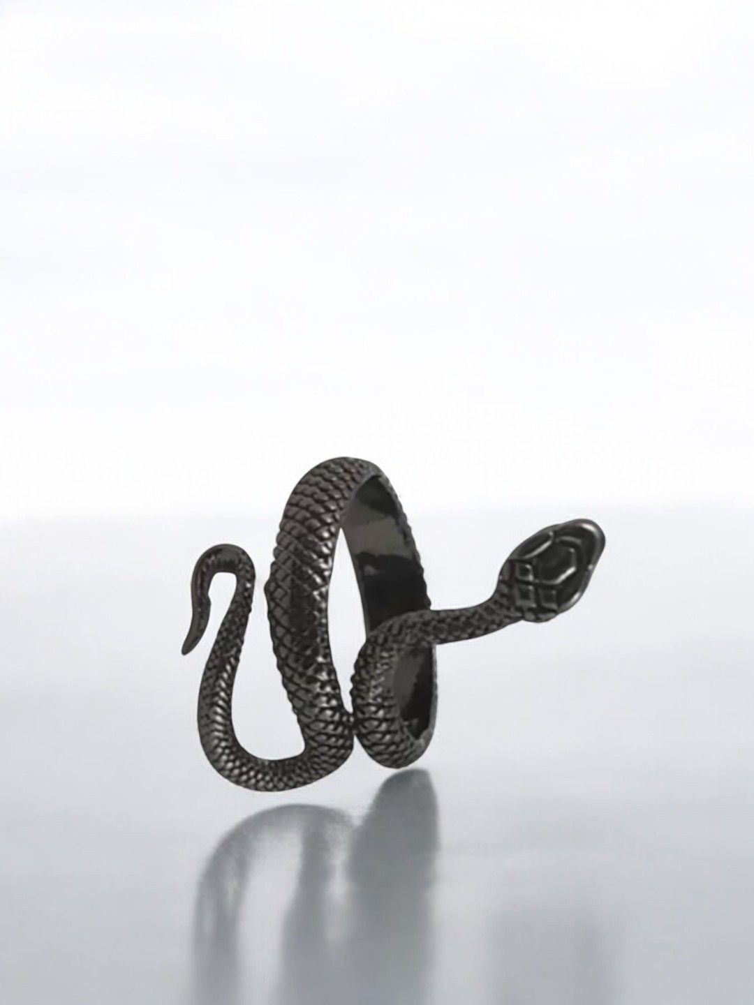 

The Roadster Lifestyle Co Men Snake Shaped Finger Ring, Silver