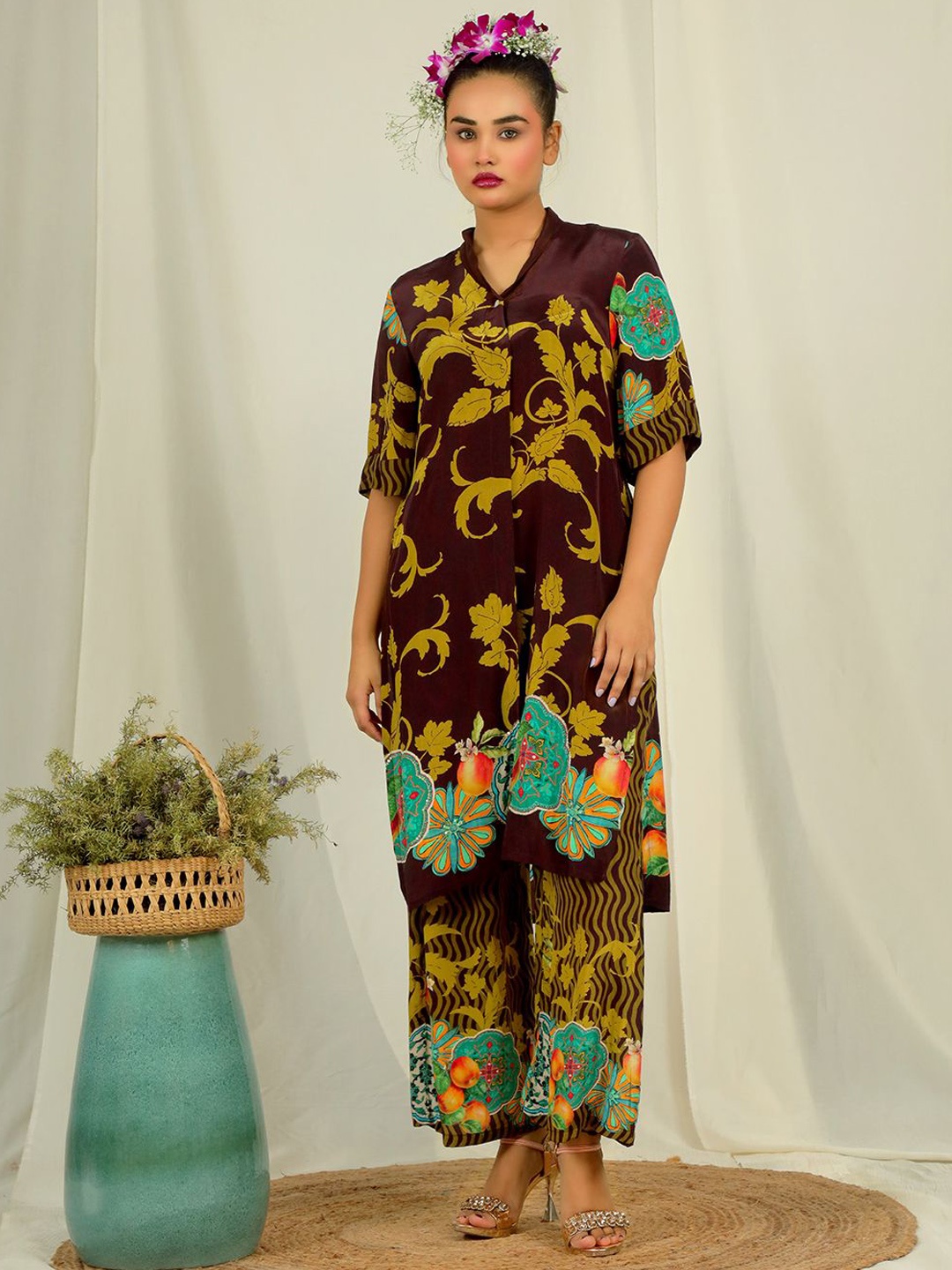 

EARTH O FAB Baroque Art With Apple Print Tunic With Trousers Co-Ords, Brown