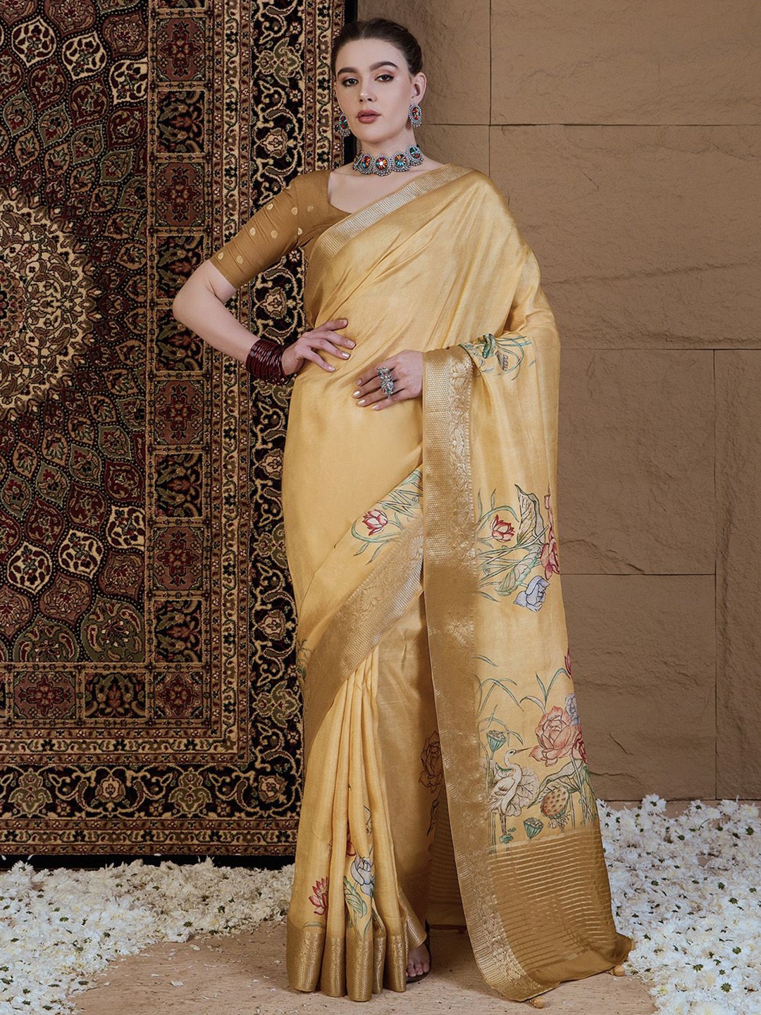 

Anouk Floral Zari Silk Blend Sungudi Saree, Beige