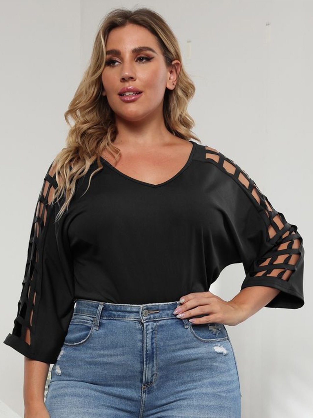 

LULU & SKY Extended Sleeves Top, Black