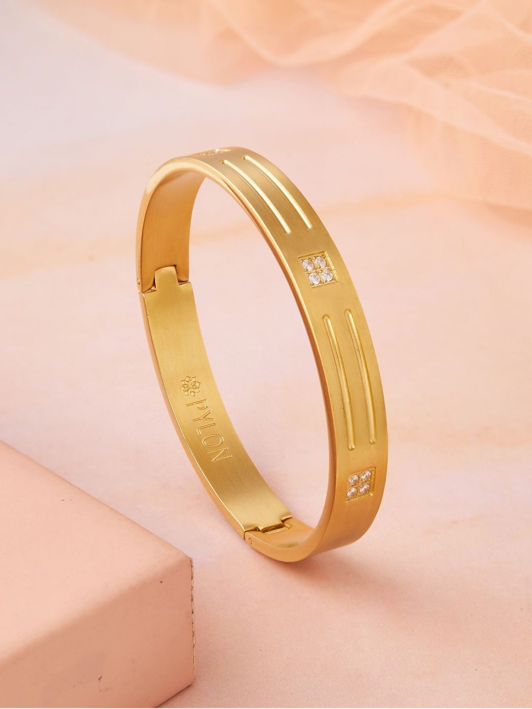 

PYLON Men American Diamond Kada Bracelet, Gold