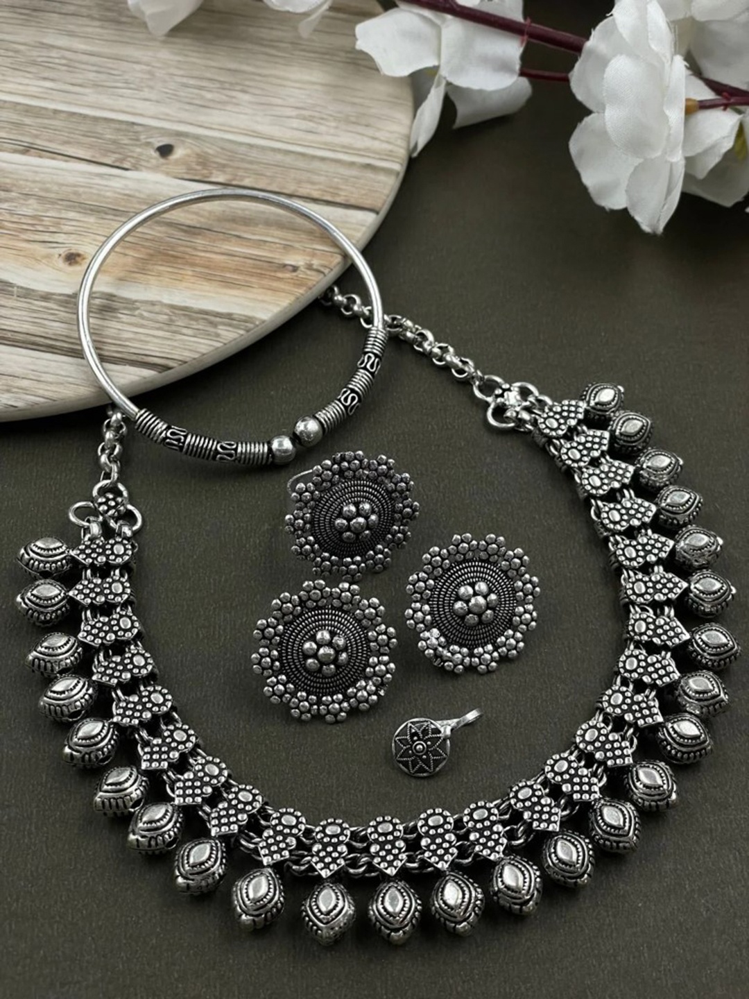 

NAMAN ARTS Mouni Silver Plated Oxidised Jewellery Set