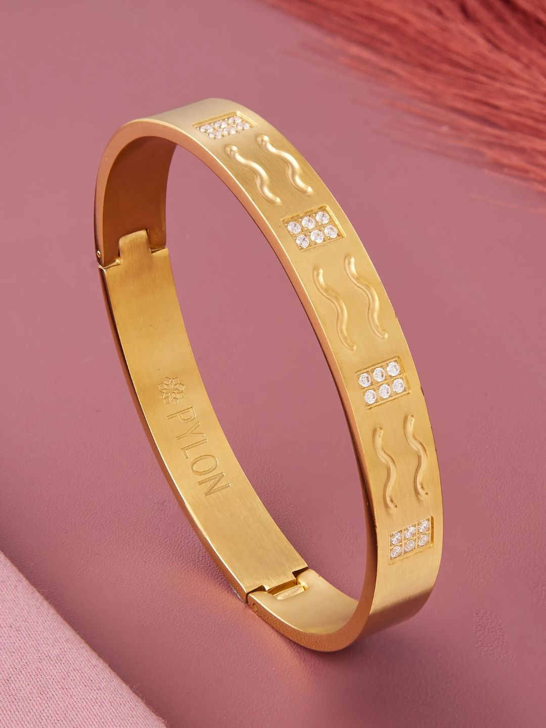 

PYLON Men American Diamond Kada Bracelet, Gold