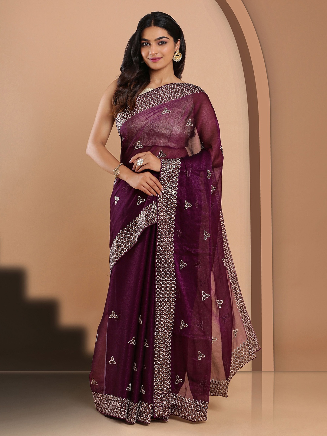 

Kalyan Silks Embellished Embroidered Organza Jamdani Saree, Violet