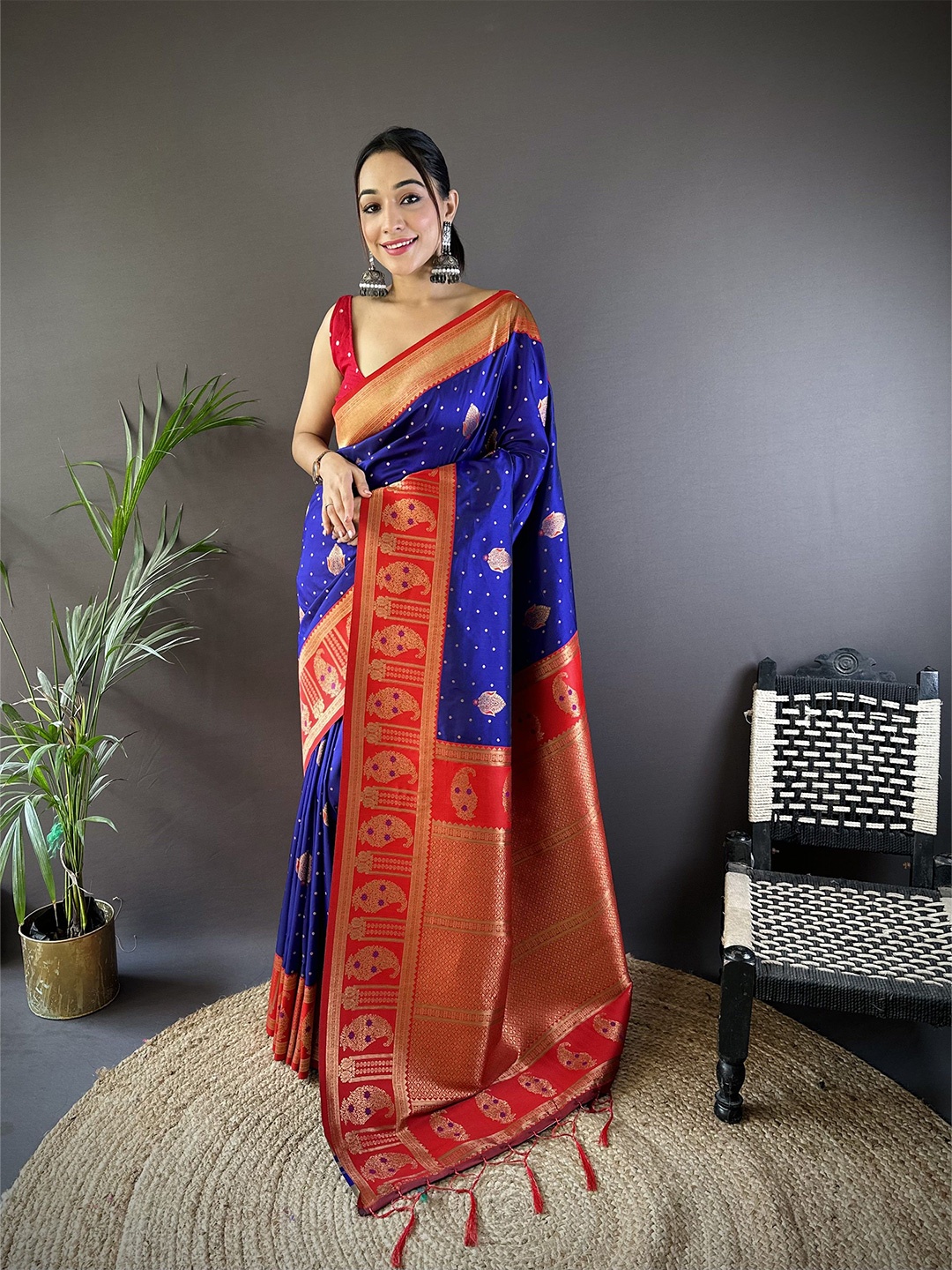 

Panzora Ethnic Motifs Woven Design Zari Banarasi Saree, Blue