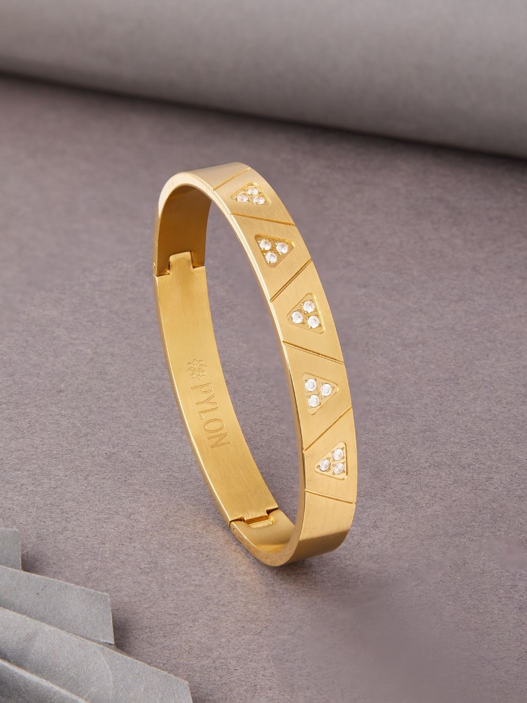 

PYLON Men American Diamond Kada Bracelet, Gold
