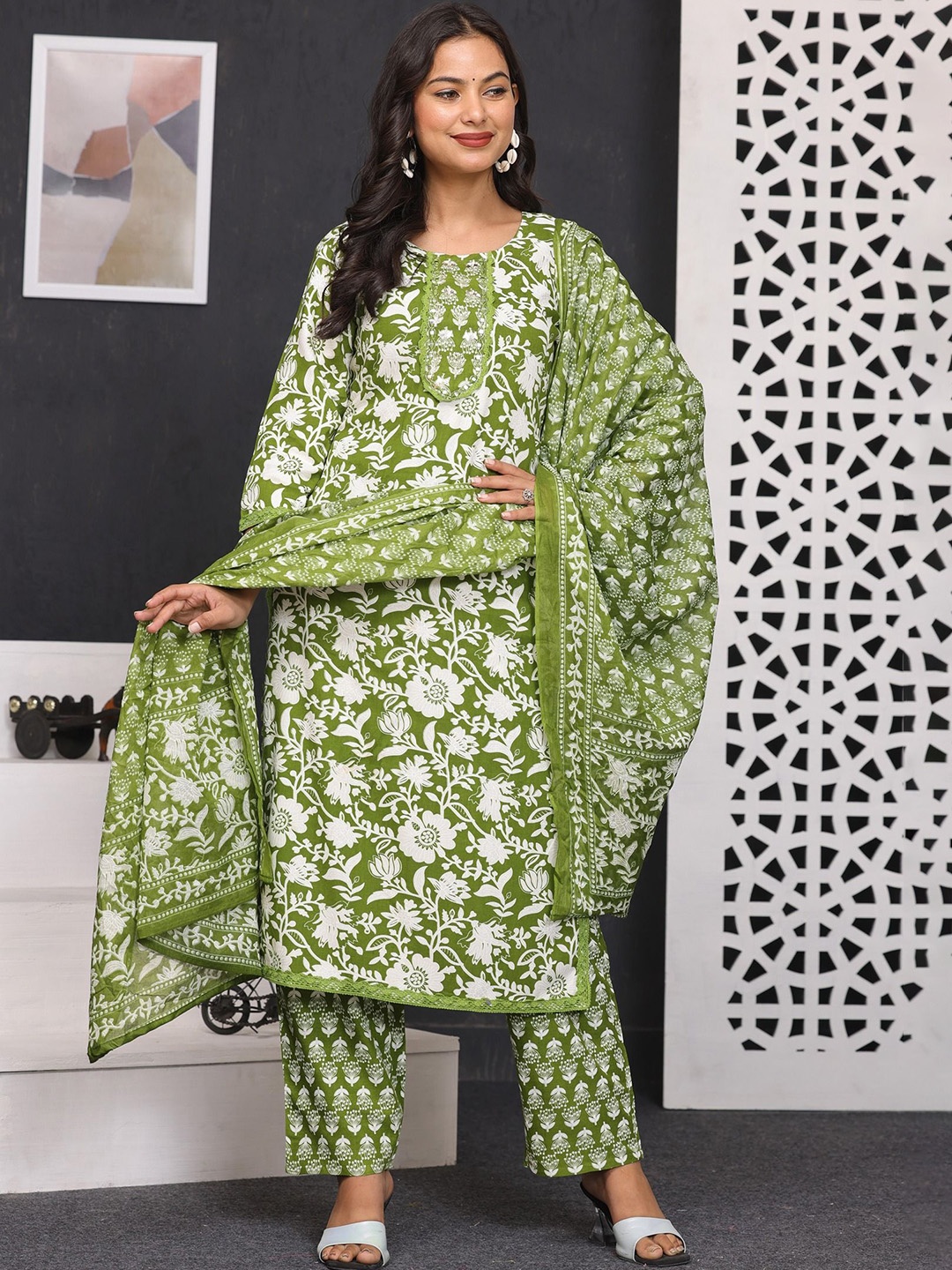 

PARTHVI Floral Printed Mirror Work Straight Kurta With Trousers & Dupatta, Green