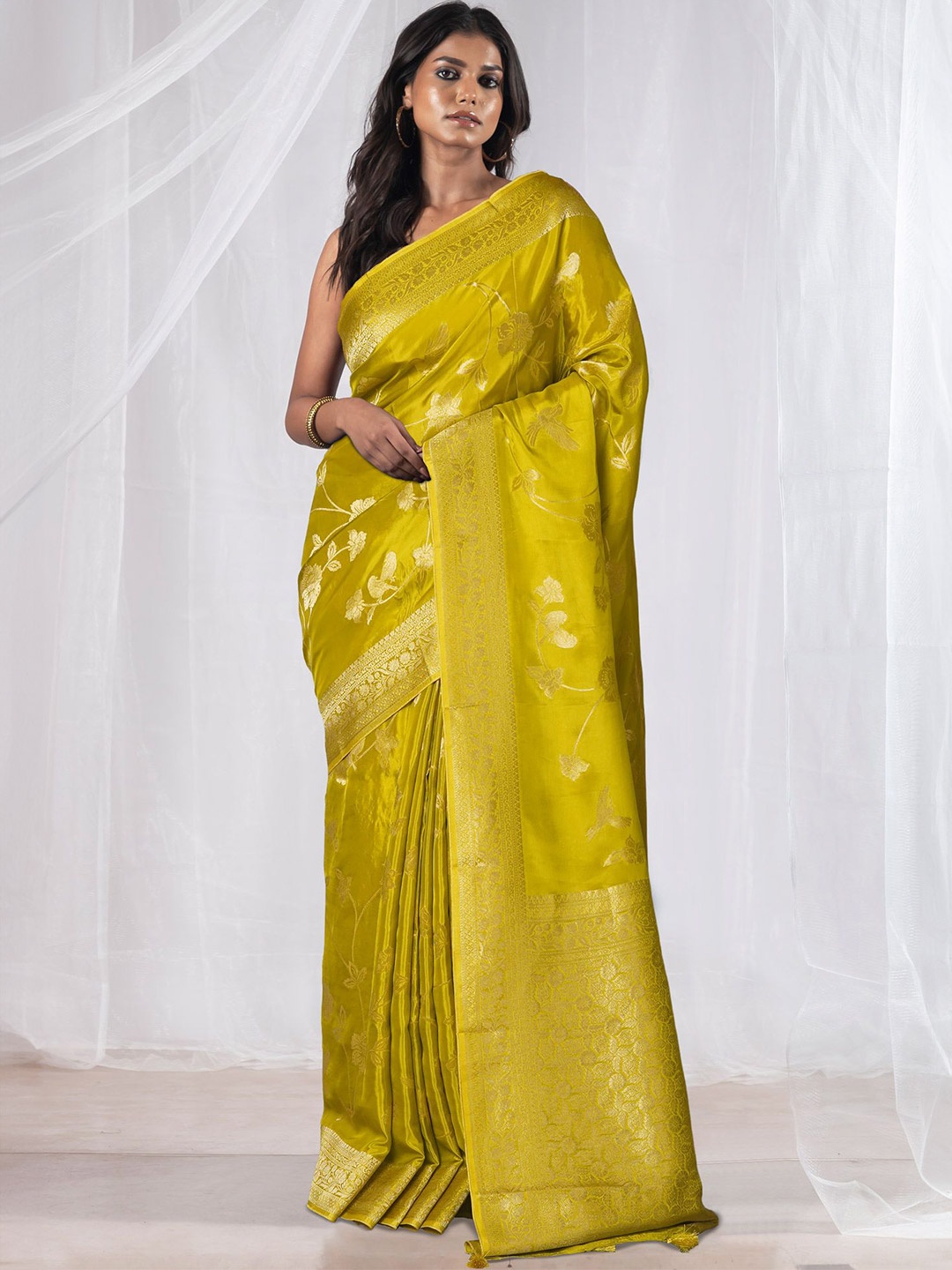 

Unnati Silks Floral Woven Design Zari Pure Silk Banarasi Saree, Yellow