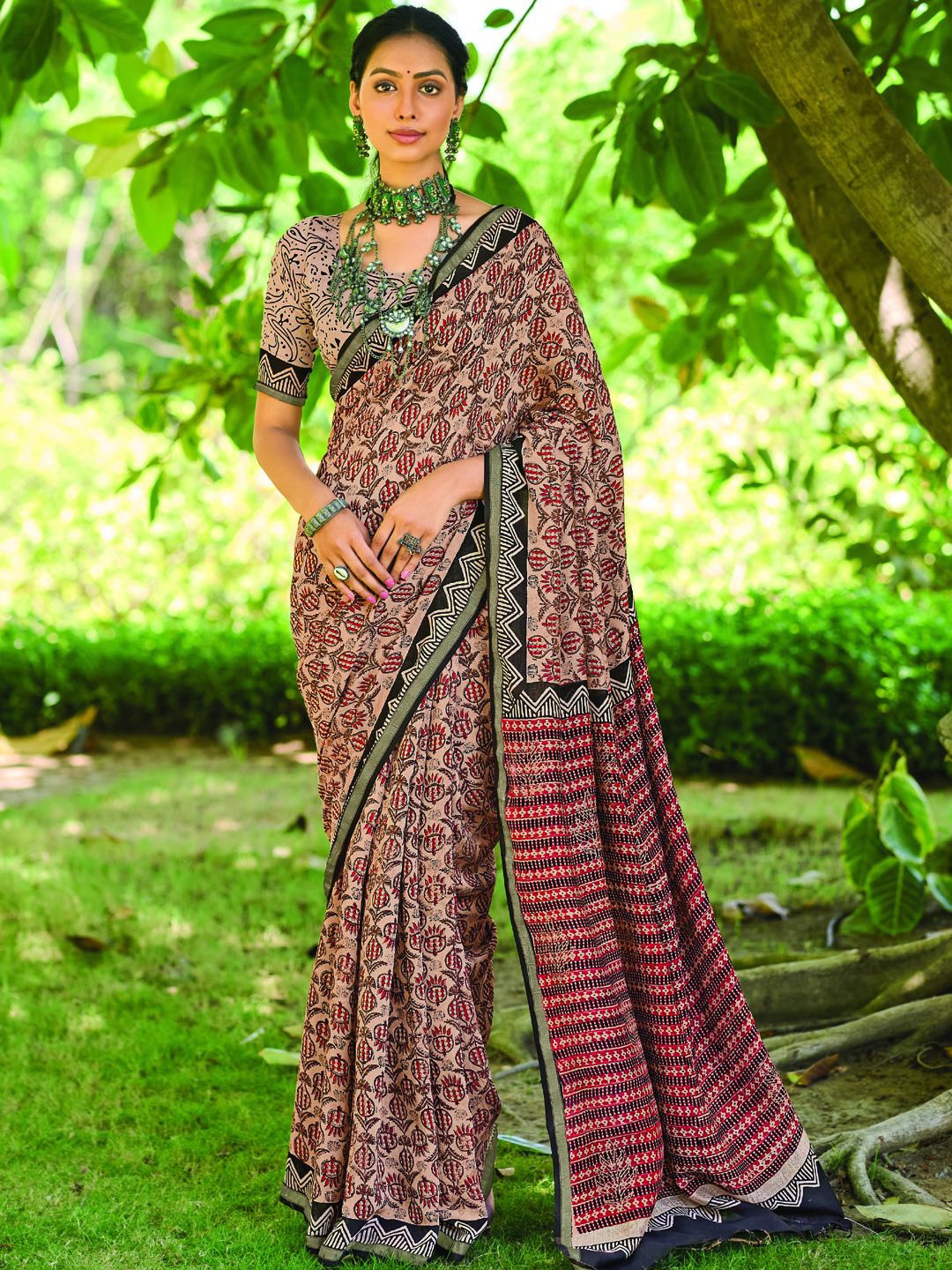 

Panzora Ethnic Motifs Saree, Peach