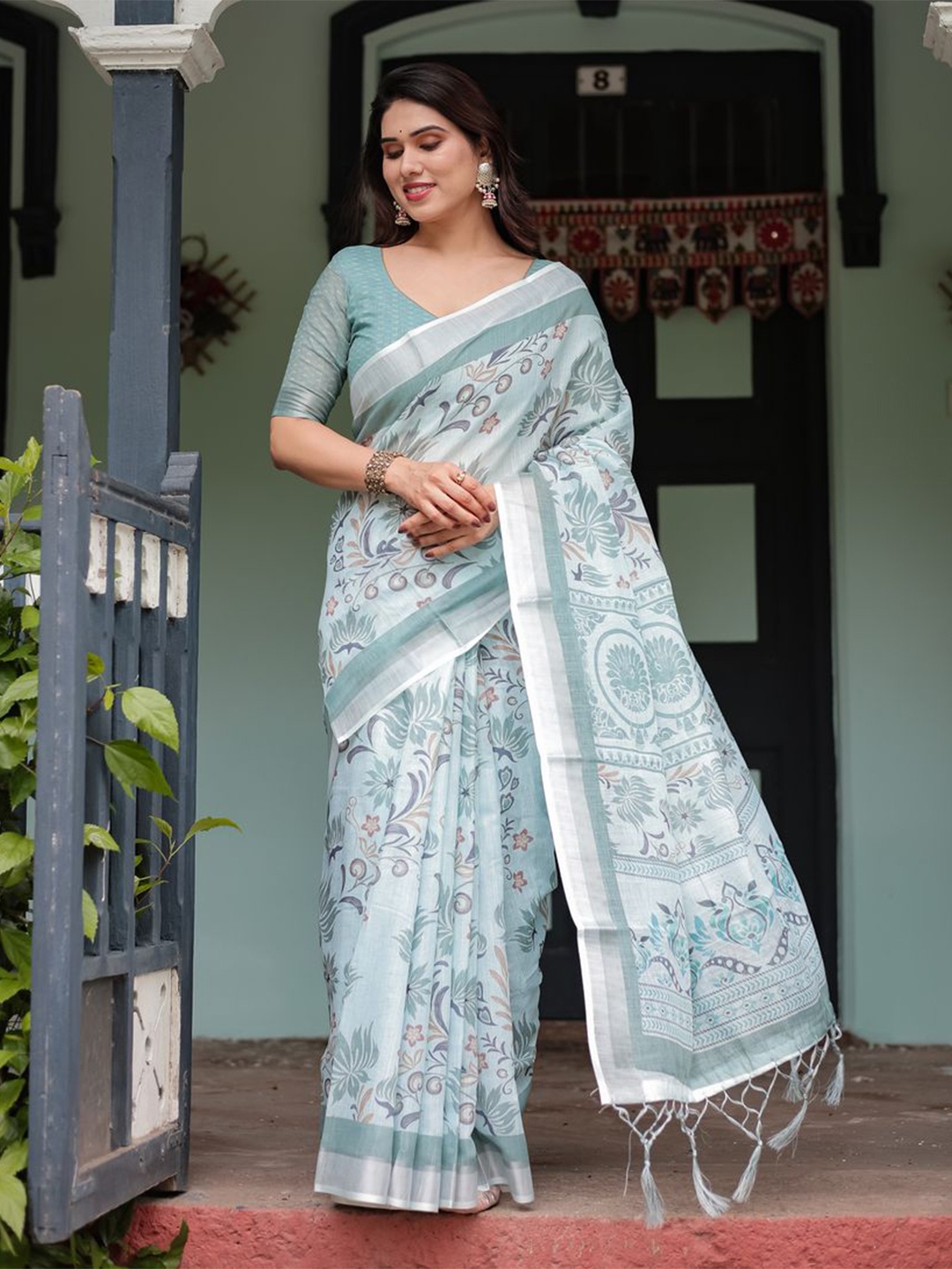 

VEERAX Floral Zari Pure Linen Banarasi Saree, Green