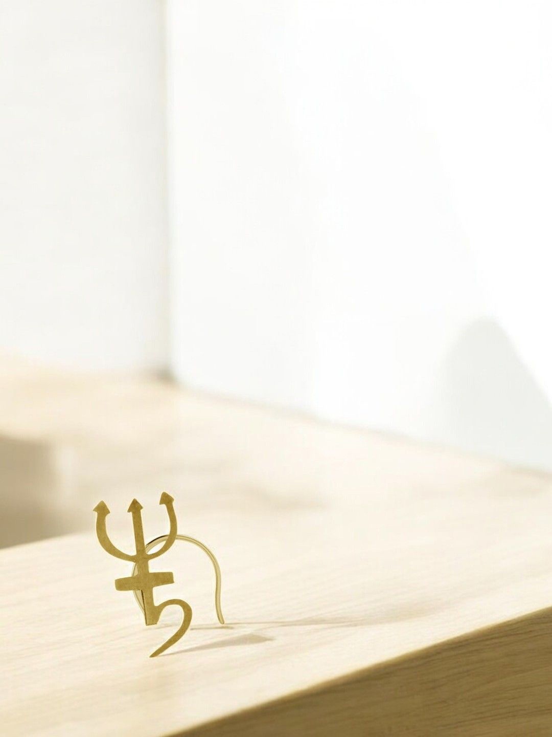 

Sangria Trishul Tangle Stud Nosepin, Gold