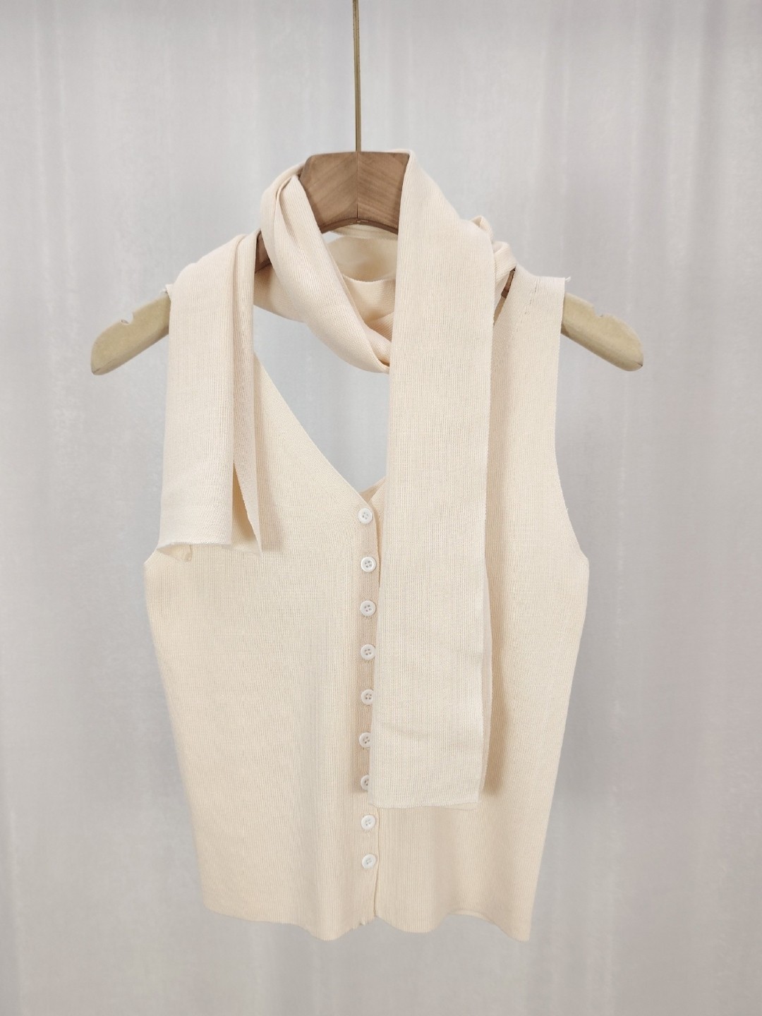 

KPOP Women V-Neck Sleeveless Shirt Style Top, Cream