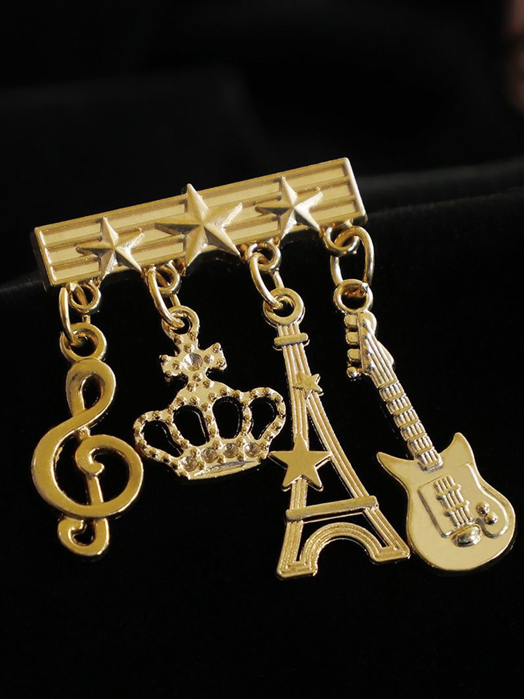 

Kavove Men Brooch, Gold