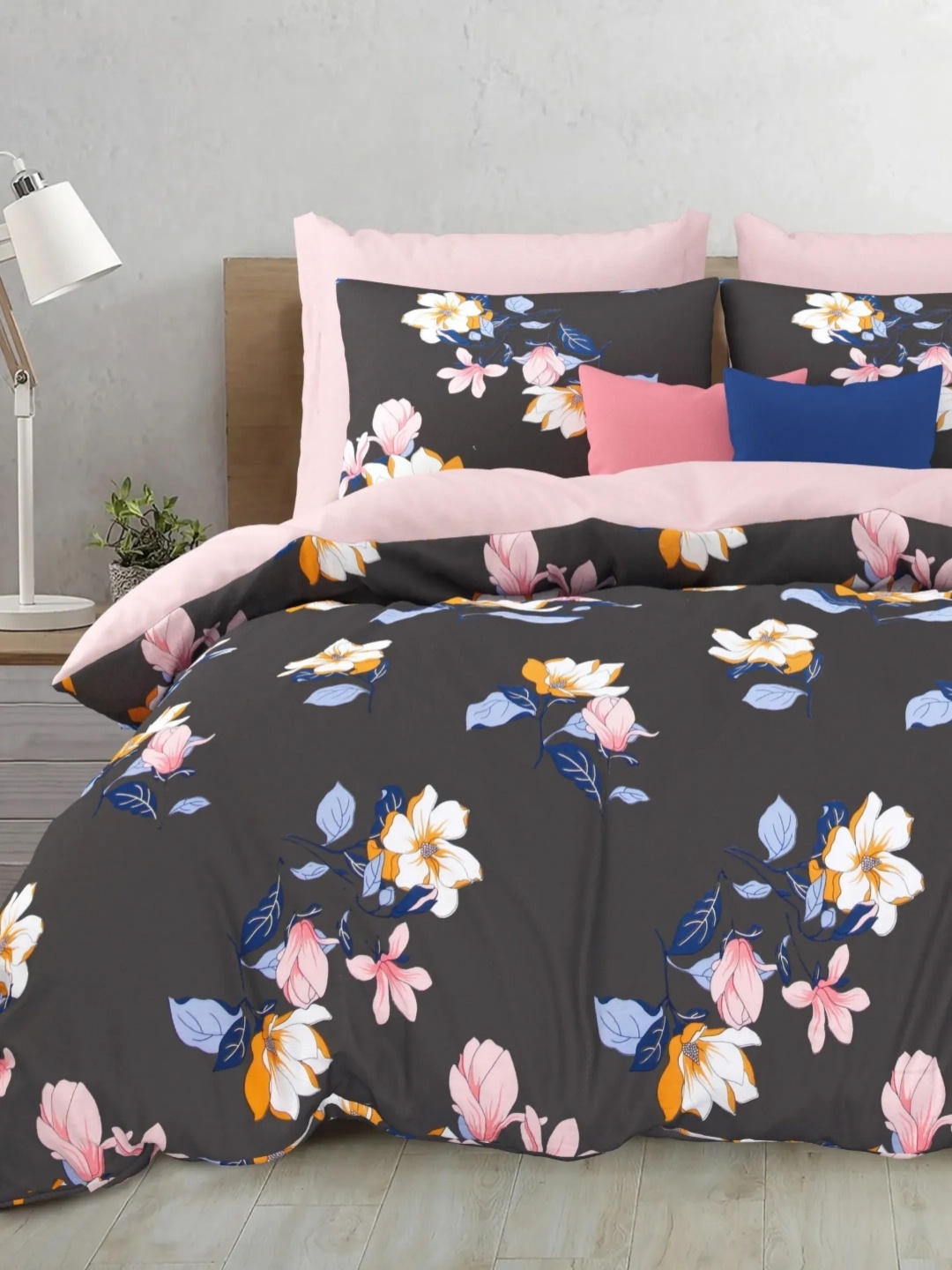 

LIVING ROOTS Grey & Pink Floral Printed 210 TC Cotton King Bedsheet Set 2.64 m x 2.64 m