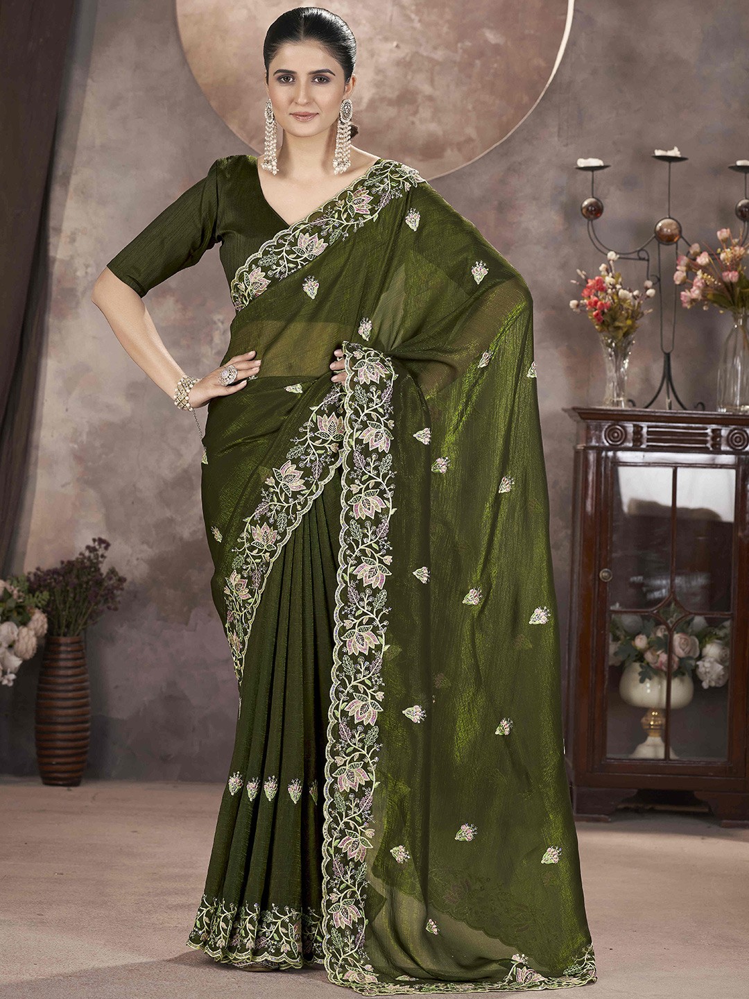 

Munir Floral Embroidered Saree With Blouse Piece, Green
