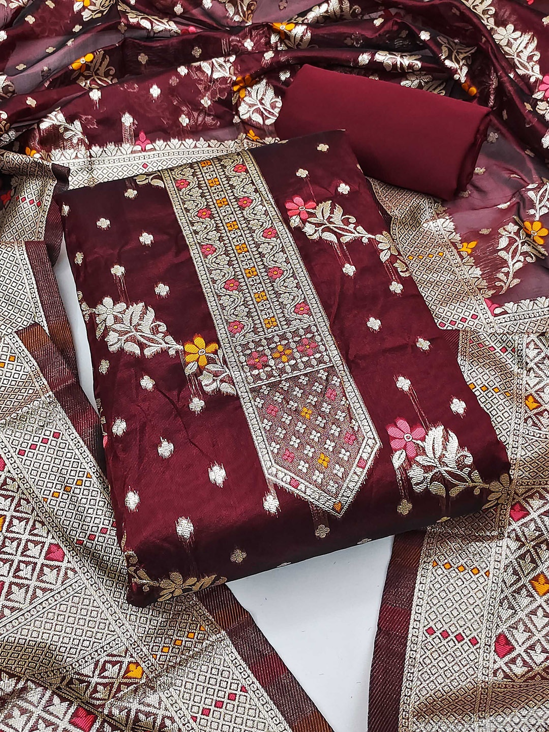 

Maroosh Organza Unstitched Dress Material, Maroon