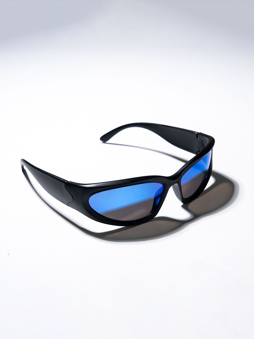 

CHOKORE Unisex Sports Sunglasses with Polarised and UV Protected Lens, Black