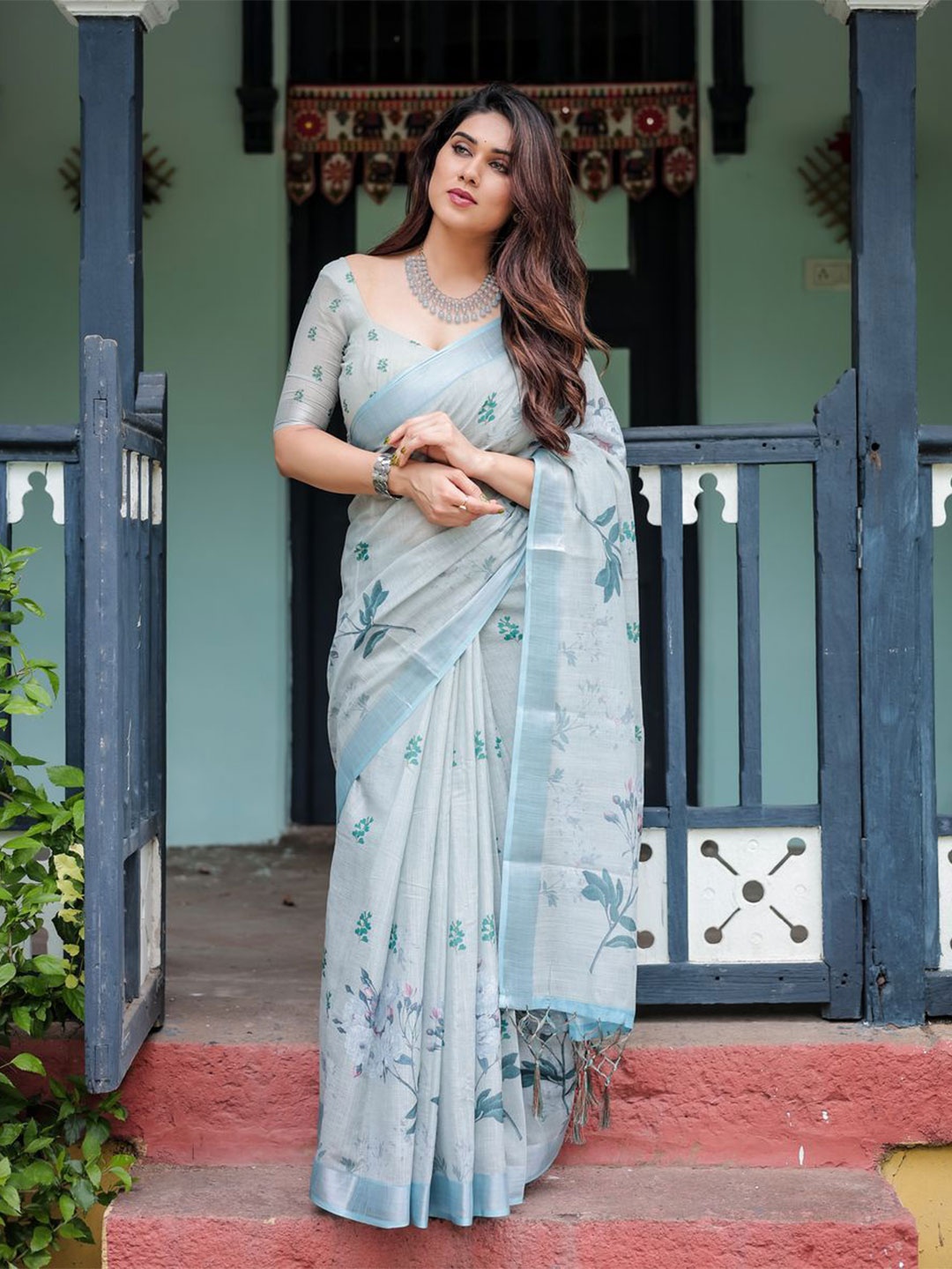 

VEERAX Floral Printed Zari Pure Linen Banarasi Saree, White