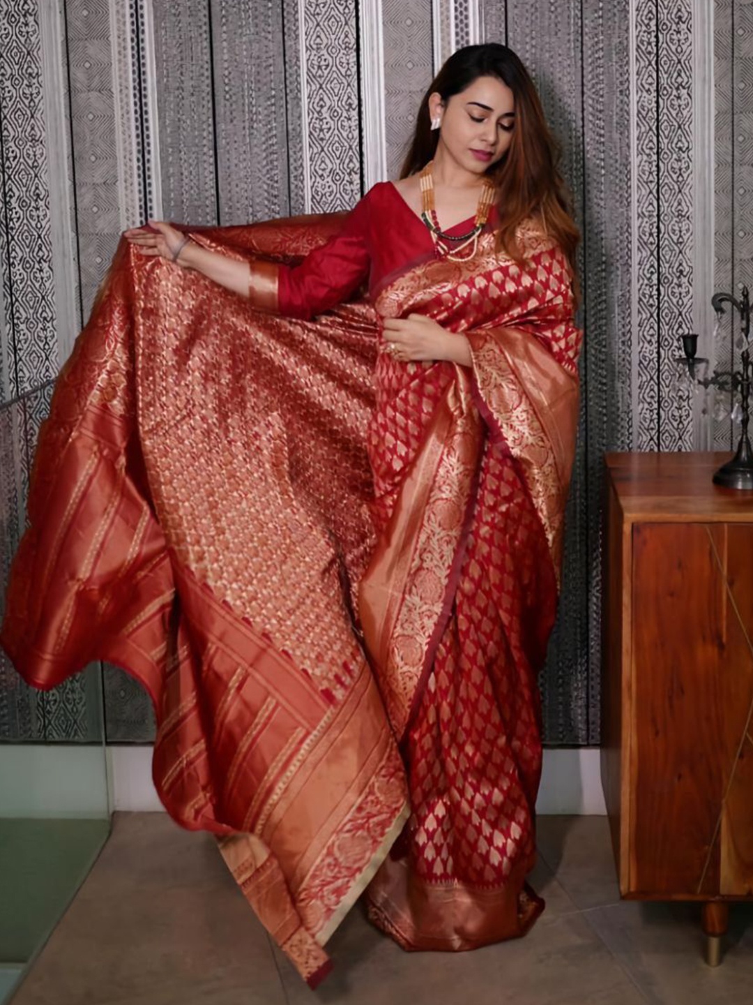 

Wuxi Woven Design Zari Pure Silk Banarasi Saree, Red