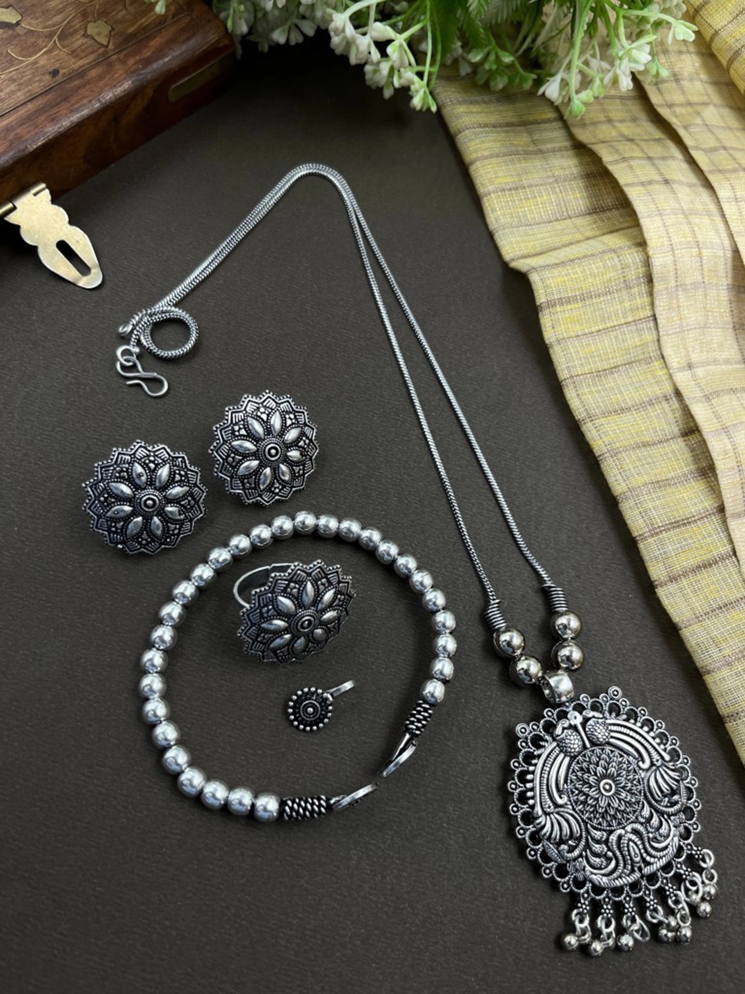 

NAMAN ARTS Mahek Silver Plated Oxidised Jewellery Set