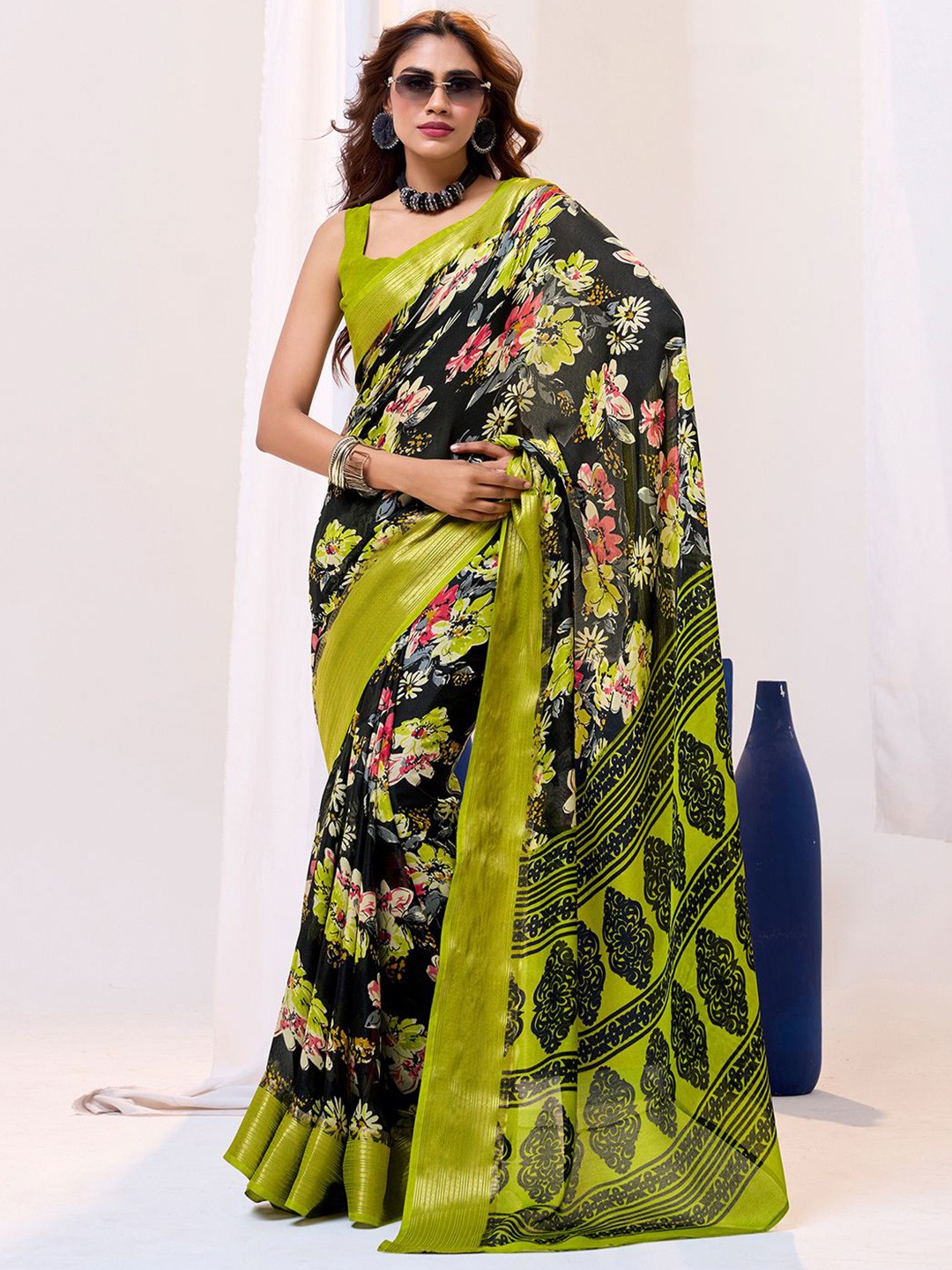 

Panzora Floral Zari Silk Blend Saree, Green