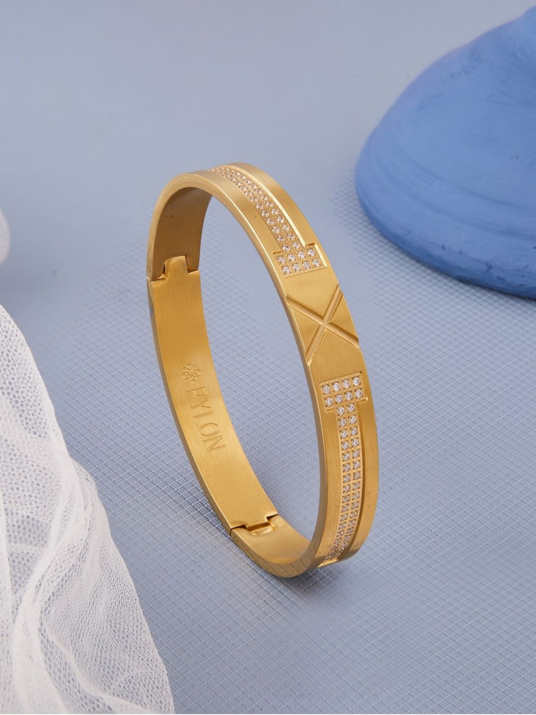 

PYLON Men American Diamond Kada Bracelet, Gold