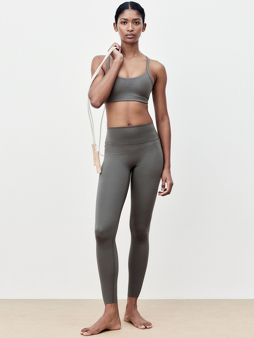 

H&M Sports Leggings In SoftMove Tights, Grey