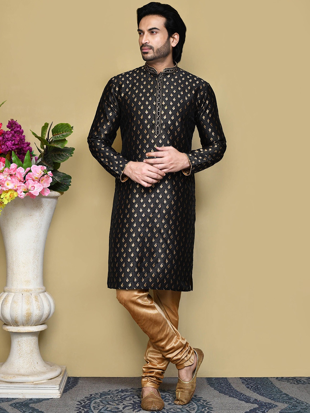 

RANAK Men Ethnic Motifs Thread Work Kurta, Black