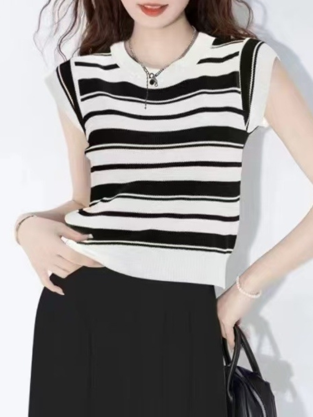 

KPOP Women Horizontal Horizontal Stripes Round Neck Top, White
