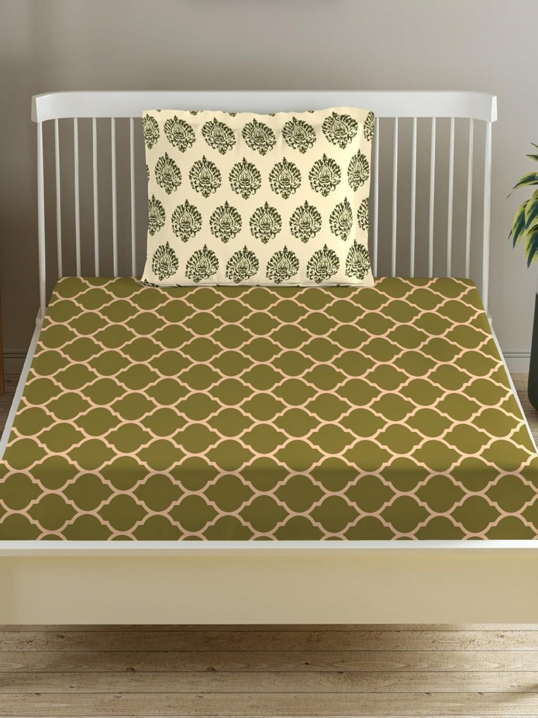 

Trance Home Linen Green & Beige Geometric 200 TC Cotton Single Bedsheet Set 1.52m x 2.54m