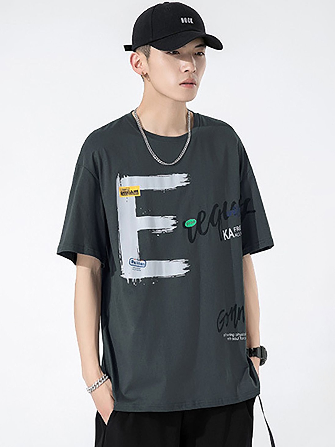 

StyleCast x Revolte Men Printed T-shirt, Grey