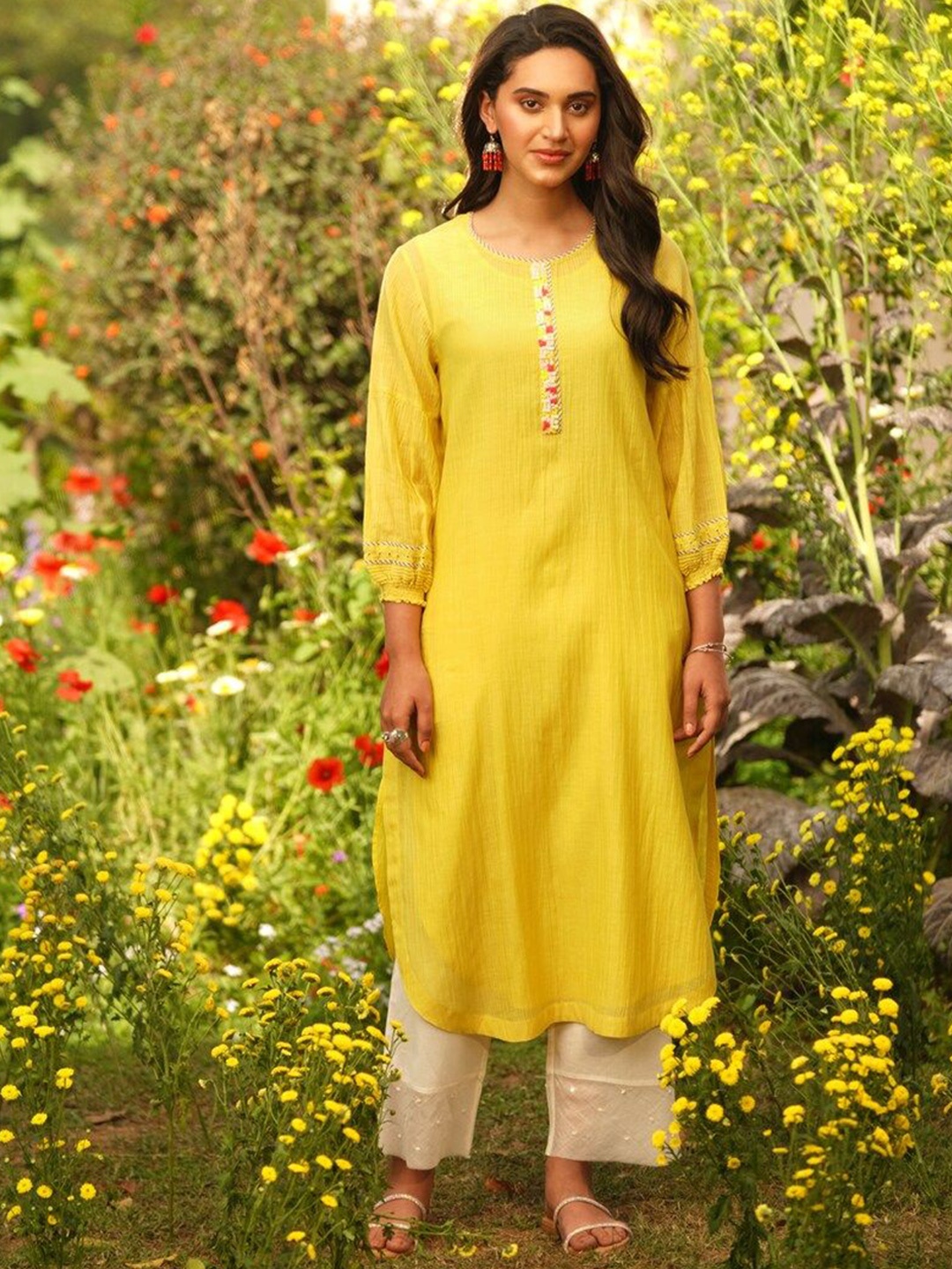 

JAYPORE Round Neck Thread Work Puff Sleeves Straight Kurta, Yellow