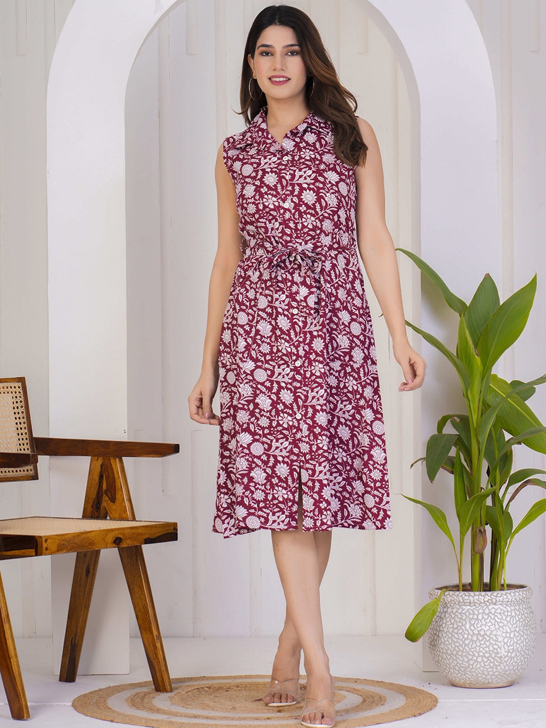 

Kamayra Women Printed Mirror Work Kurta, Maroon