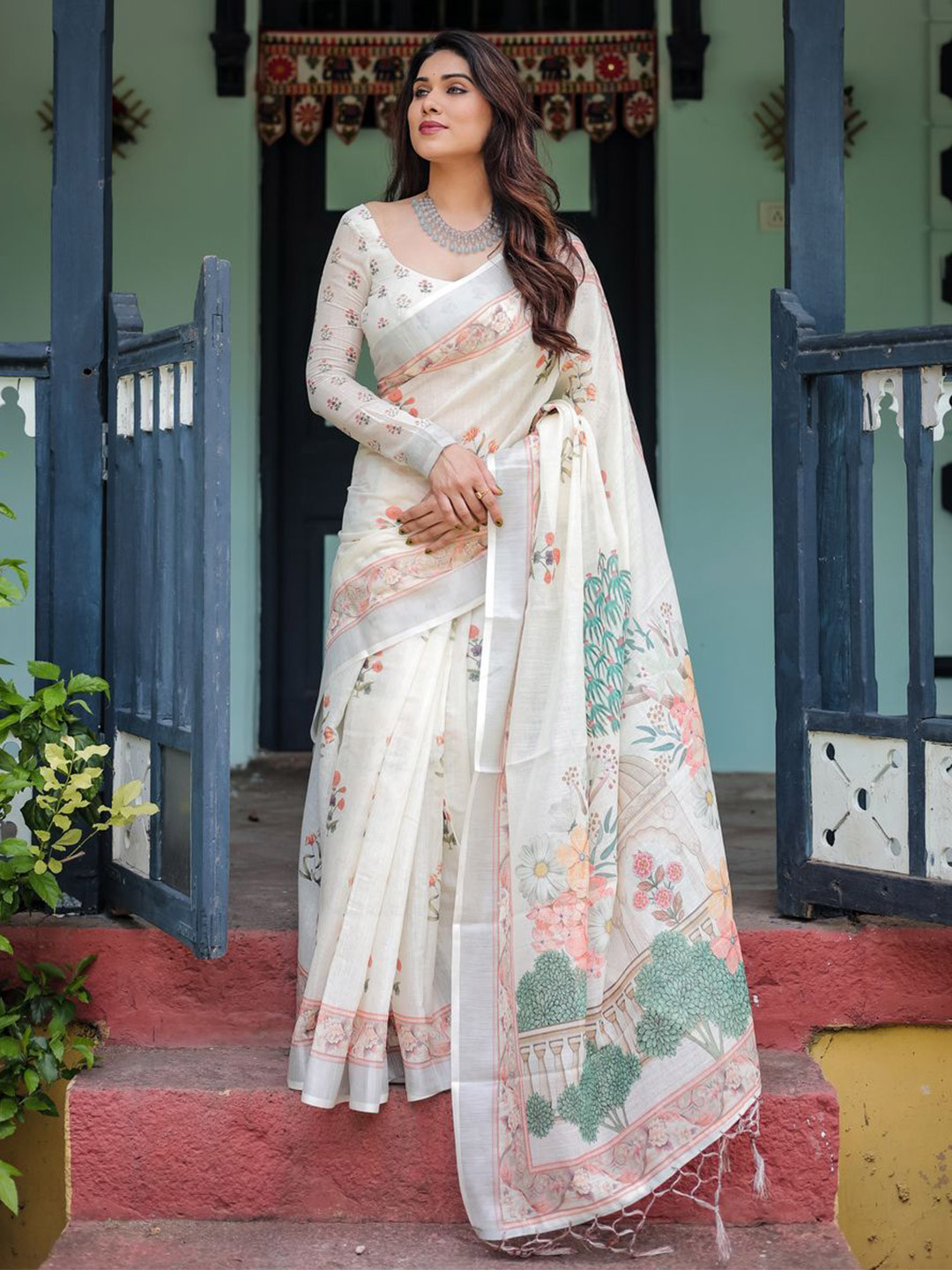 

VEERAX Floral Zari Pure Linen Banarasi Saree, White