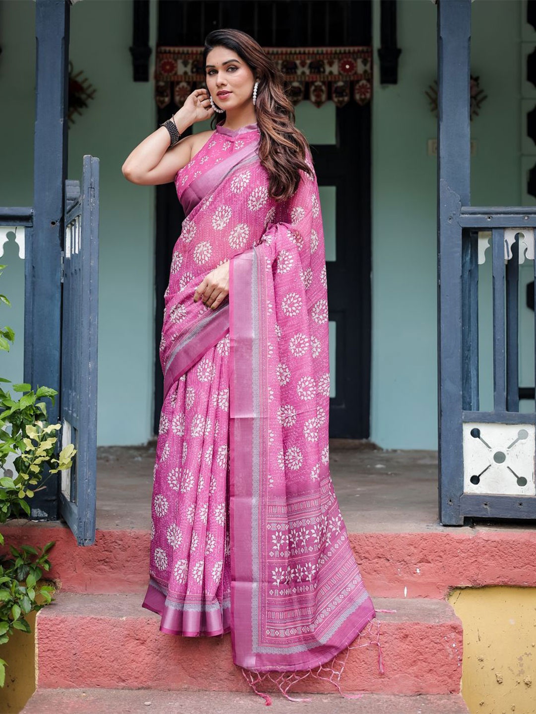 

VEERAX Floral Printed Pure Linen Designer Saree, Pink