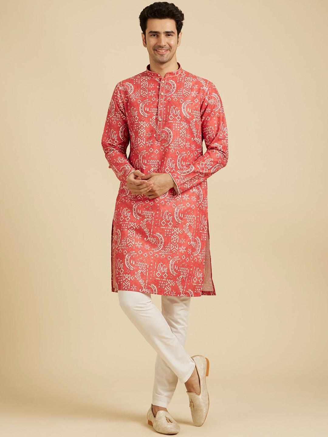 

Manyavar Men Geometric Printed Sequinned Kurta, Pink