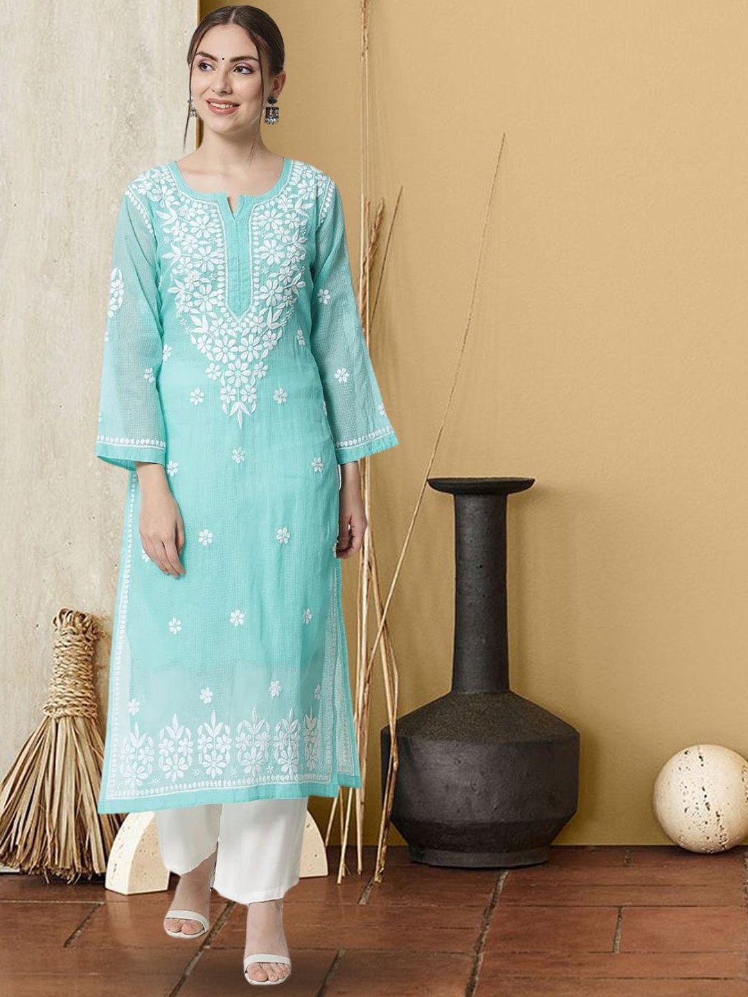 

PARAMOUNT CHIKAN Notch Neck Floral Embroidered Chikankari Pure Cotton Straight Kurta, Sea green