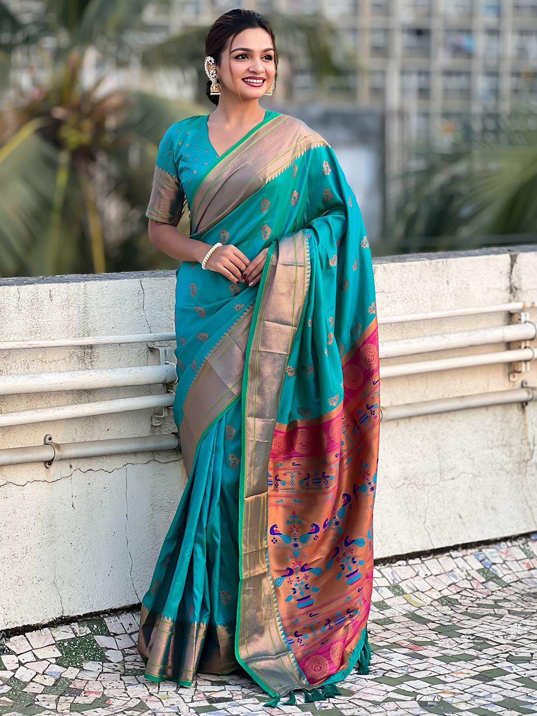 

Panzora Woven Design Zari Silk Blend Paithani Saree, Teal