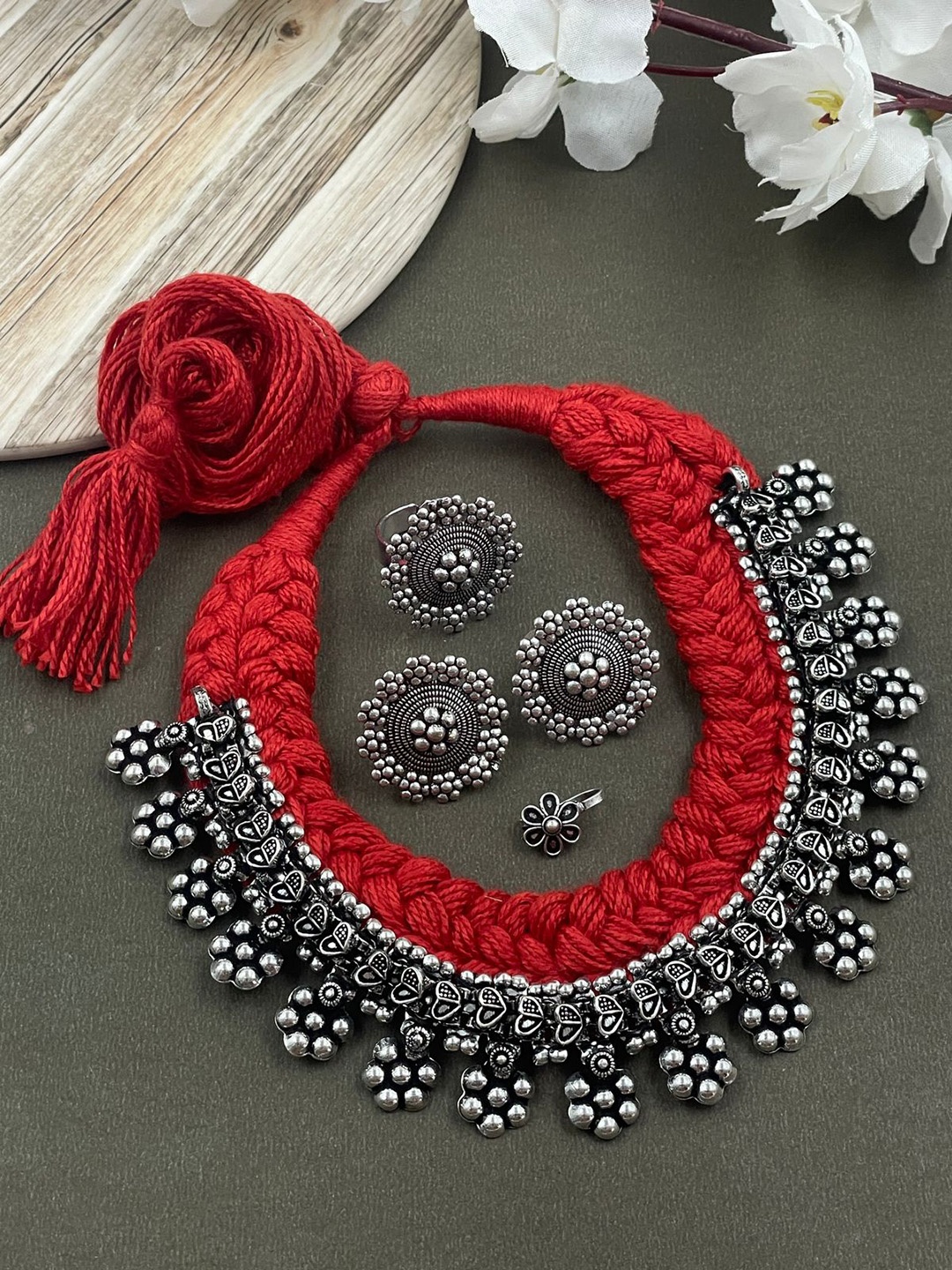 

NAMAN ARTS Shilpi Threaded Silver-Plated Oxidised Necklace Jewellery Set