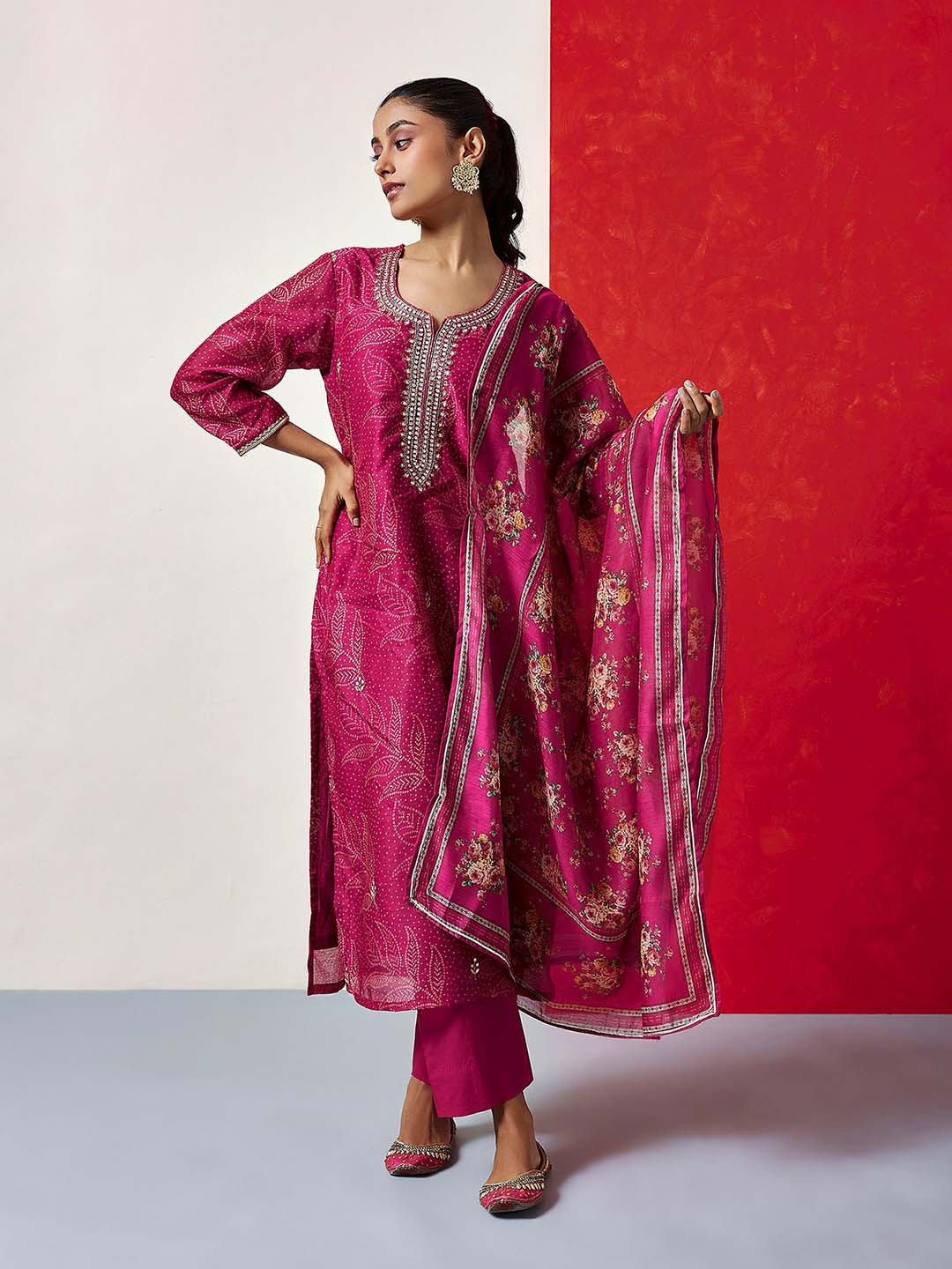 

GoSriKi Floral Printed Straight Kurta With Trousers & Dupatta, Pink