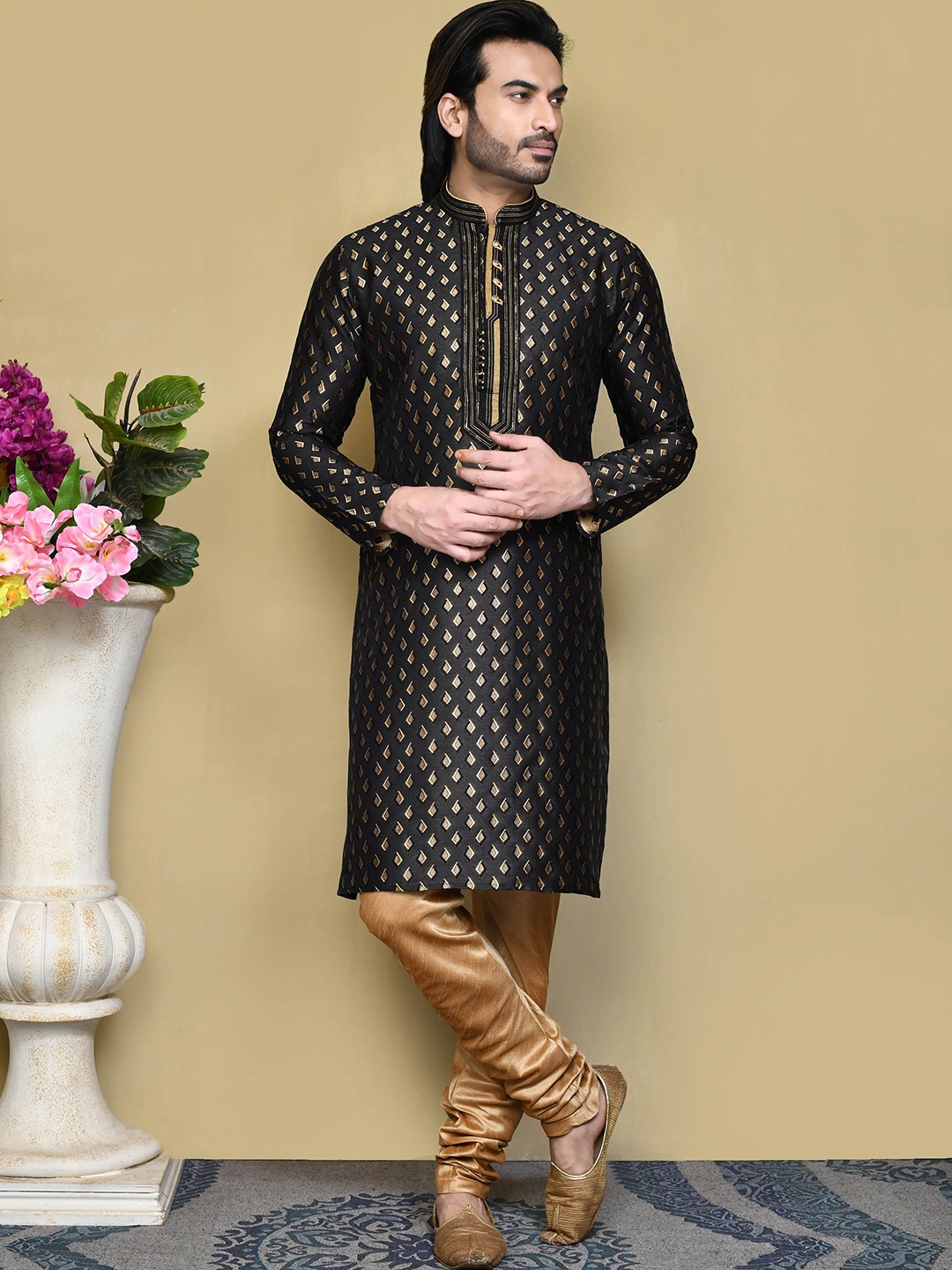 

RANAK Men Ethnic Motifs Embroidered Thread Work Kurta, Black