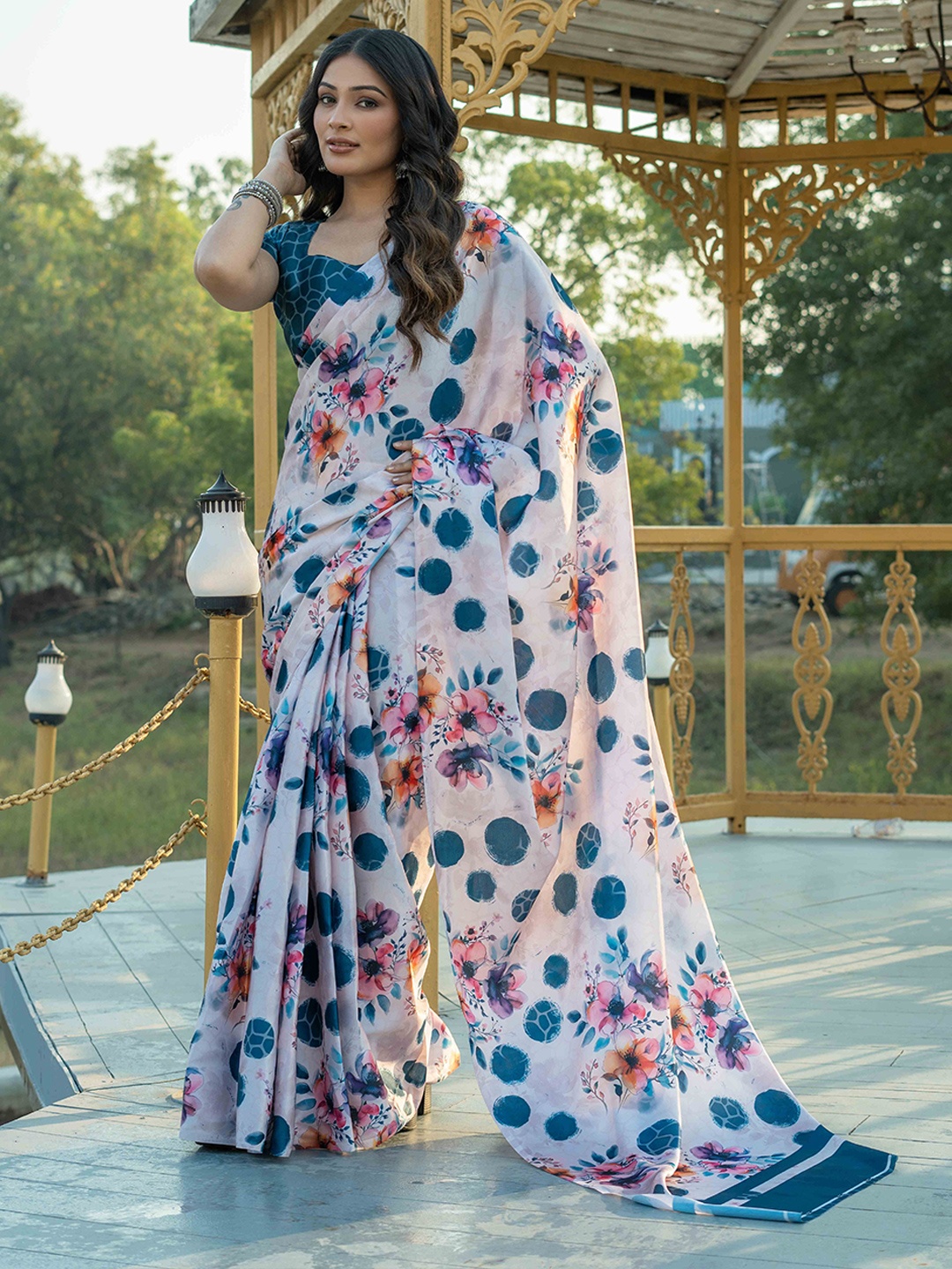 

STAVA CREATION Floral Satin Saree, Pink
