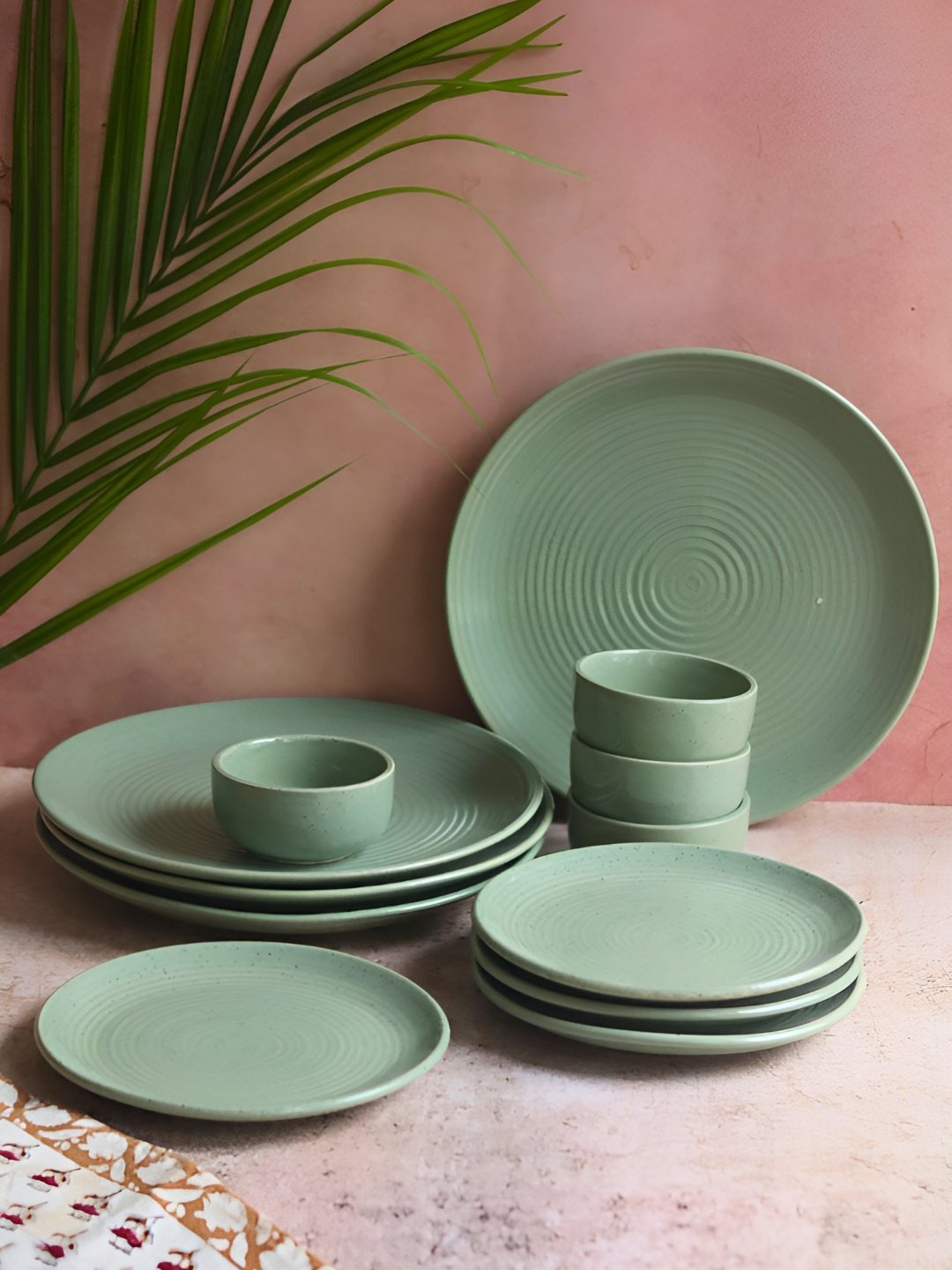 

WEAVING HOMES Green 12 Pieces Ceramic Dishwasher and Microwave Safe Dinner Set