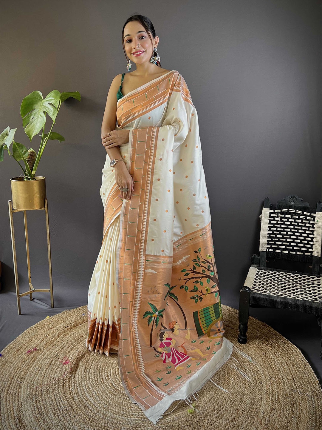 

Panzora Woven Design Zari Silk Blend Paithani Saree, White