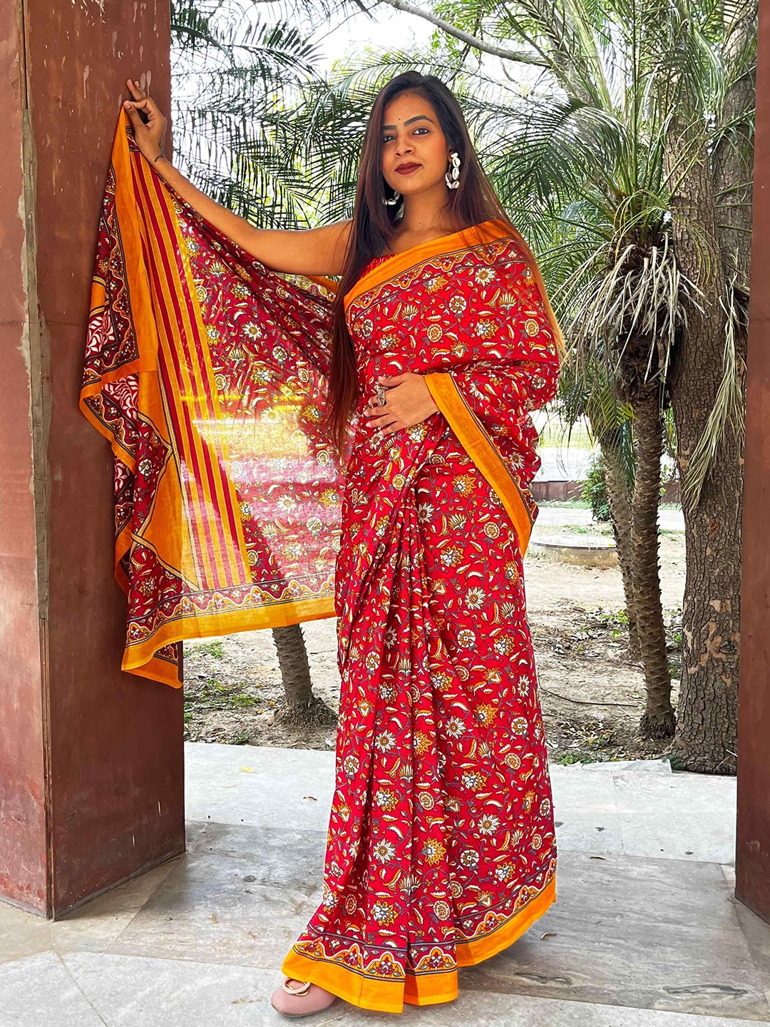 

HERE&NOW Floral Pure Cotton Bagru Saree, Red