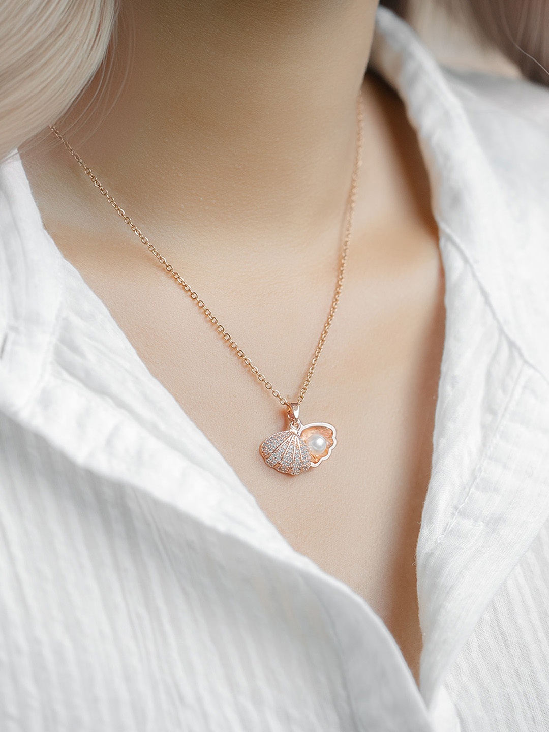

Mesmerize Rose Gold Plated Pearlshell Necklace