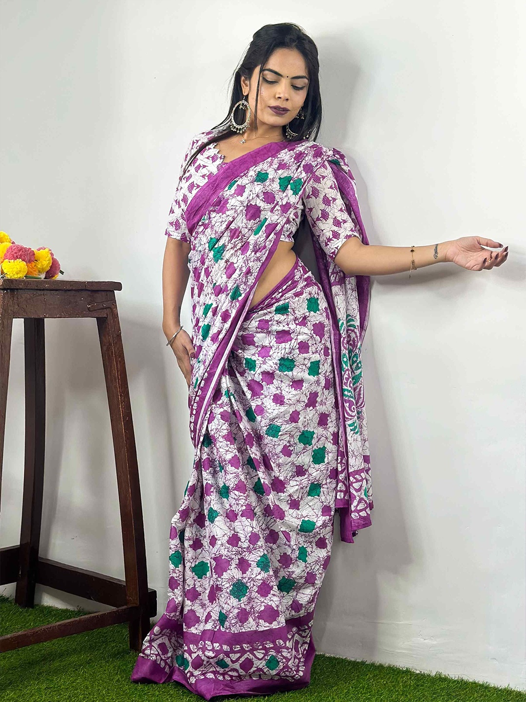 

HERE&NOW Printed Pure Cotton Bagru Saree with Blouse Piece, White