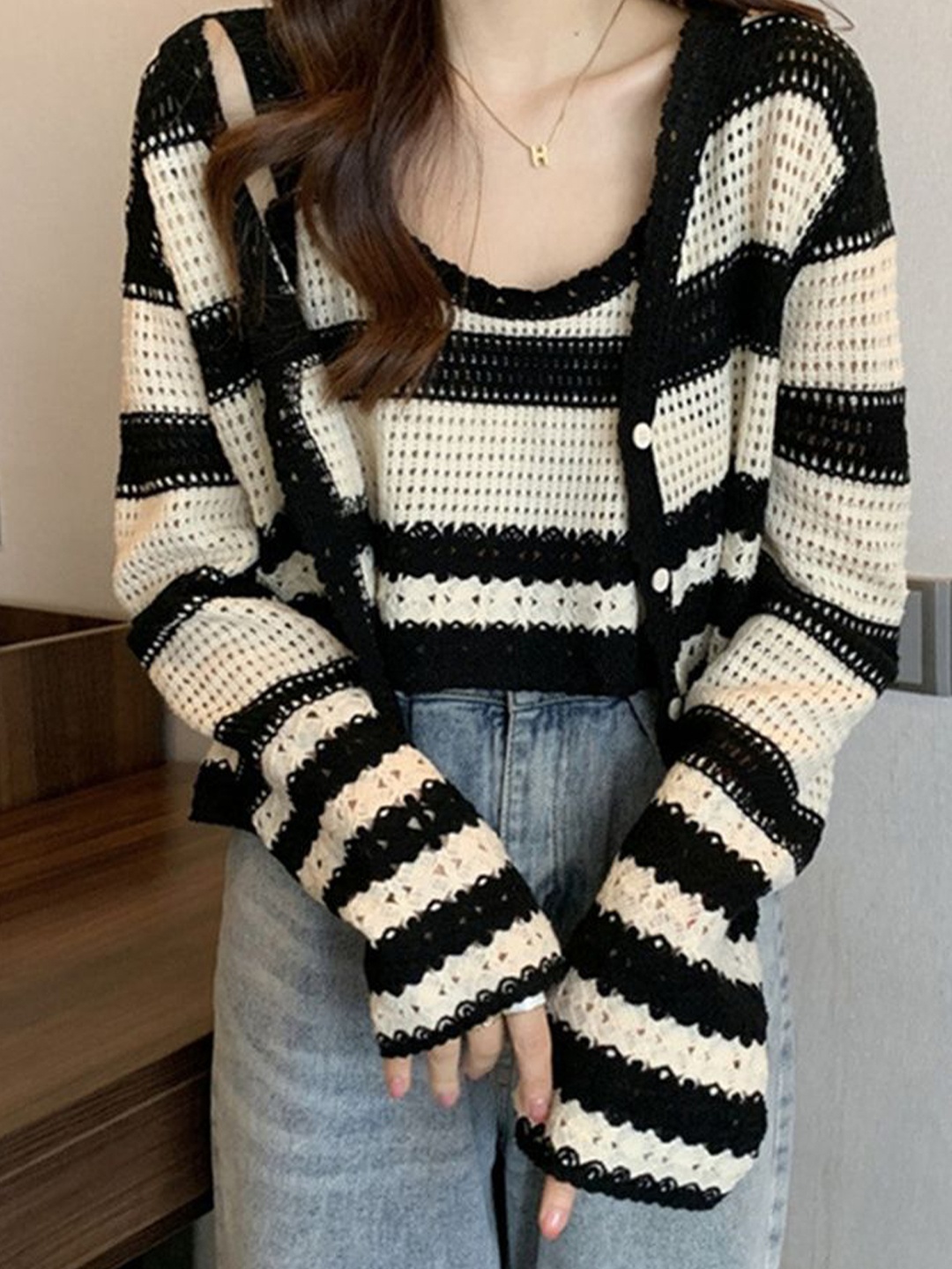

LULU & SKY Top, Black